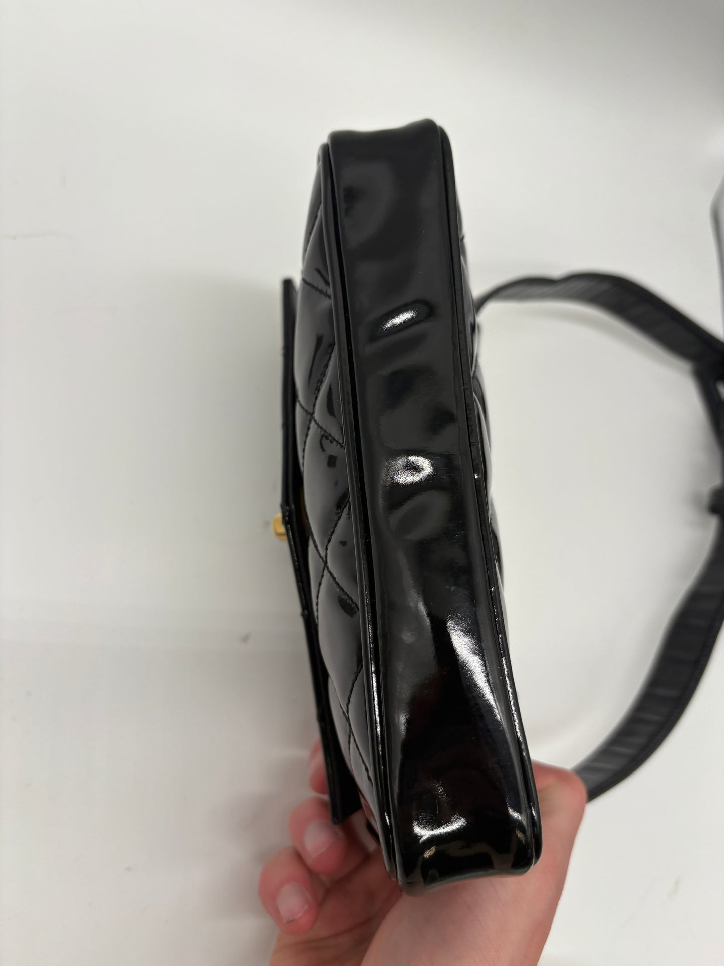 Chanel CC Quitted Gürteltasche aus Lackleder