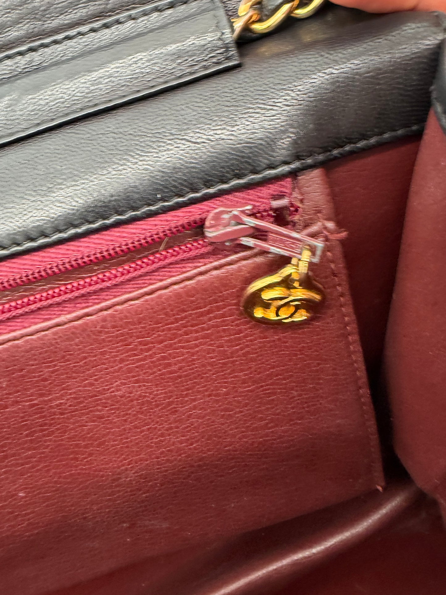 Chanel Classic Flap Bag Medium – Schwarz gesteppte Leder-Handtasche