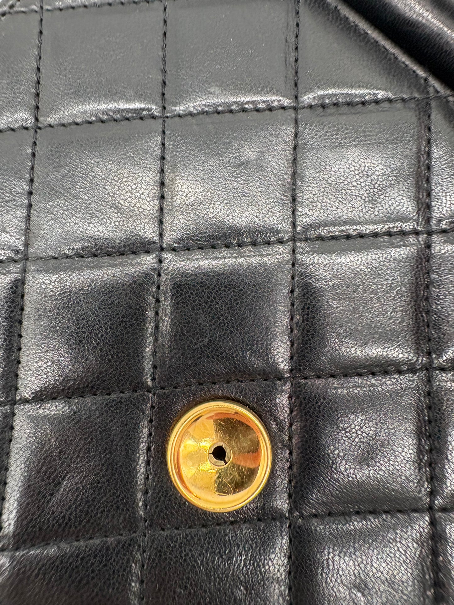 Chanel Matelassé Schultertasche | Lammleder | Golddetails | Kompakt & Elegant | Gebraucht – Guter Zustand