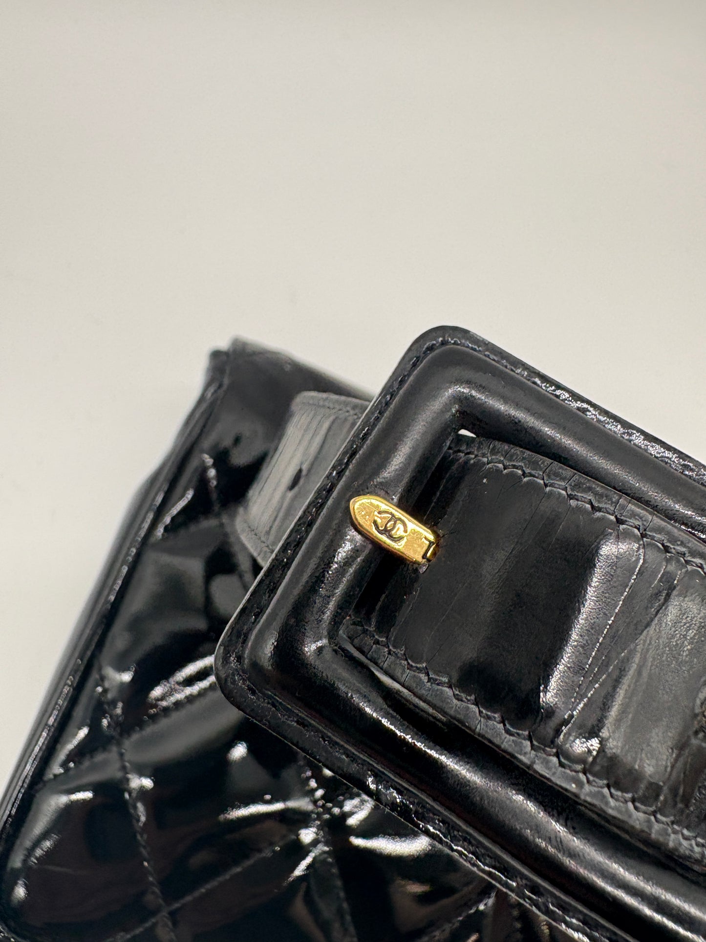 Chanel CC Quitted Gürteltasche aus Lackleder