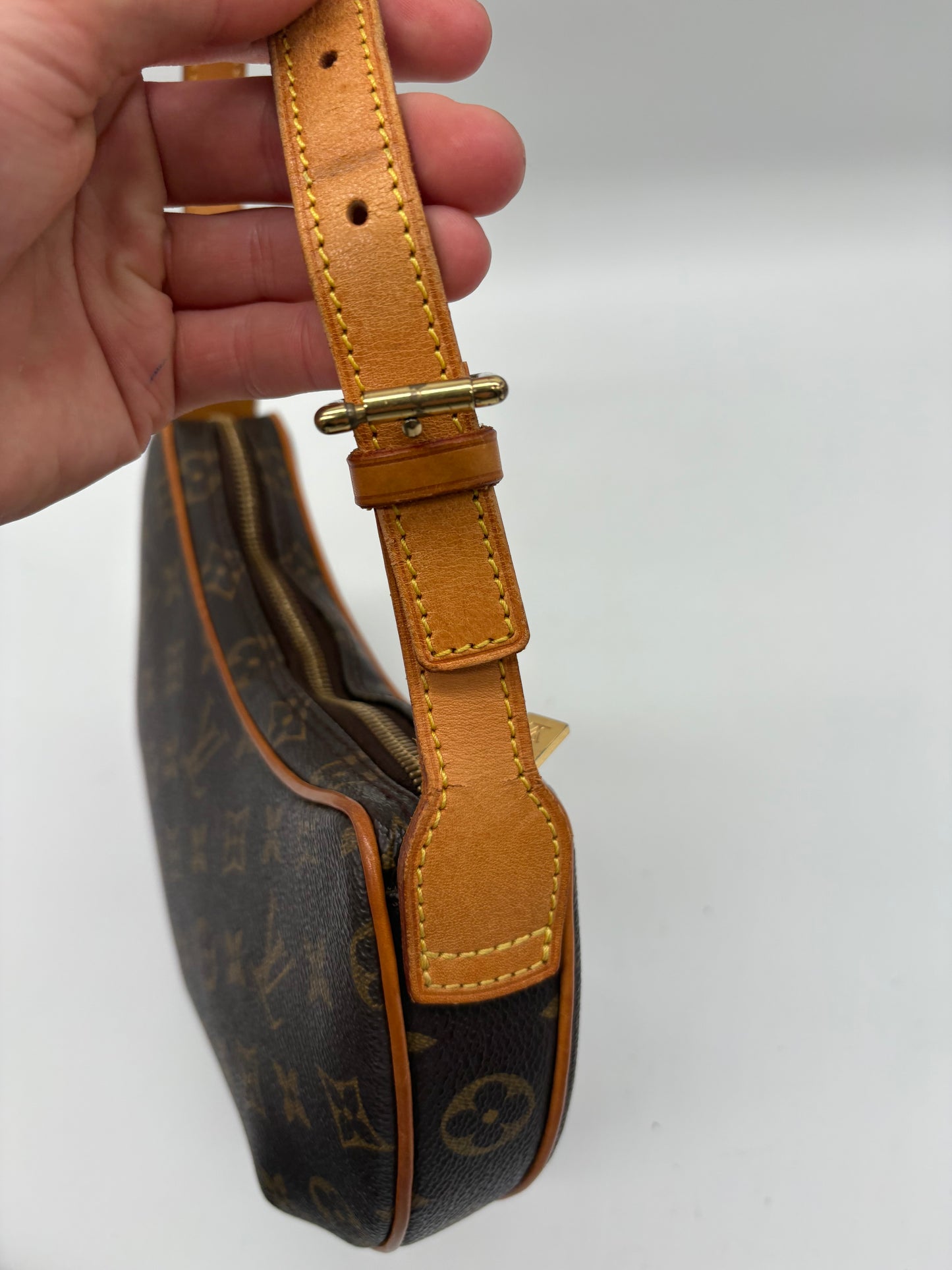 Louis Vuitton Croissant PM Schultertasche Monogram