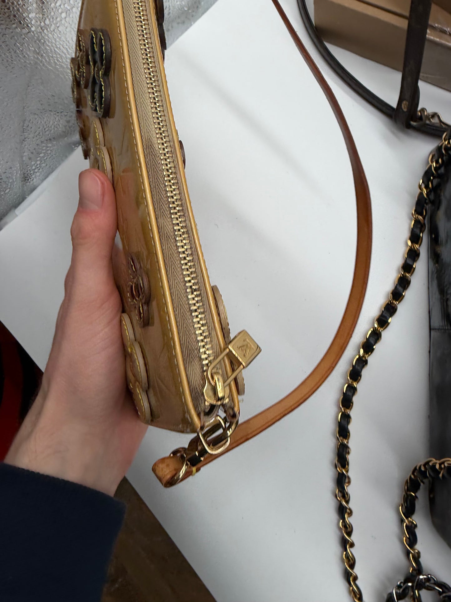 Louis Vuitton Vernis Lexington Fleurs Pochette Handtasche