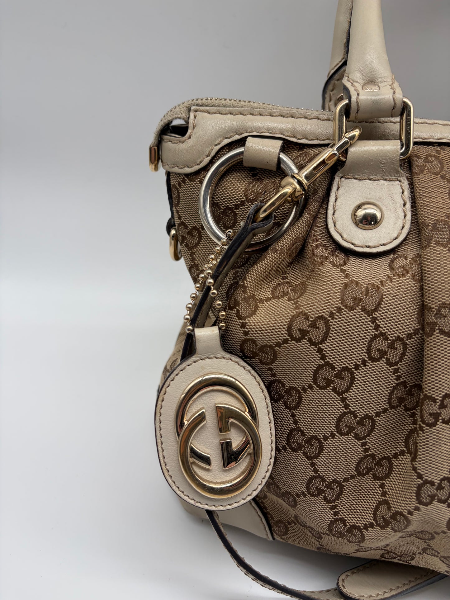 Gucci Sukey GG Canvas Handtasche mit Schultergurt