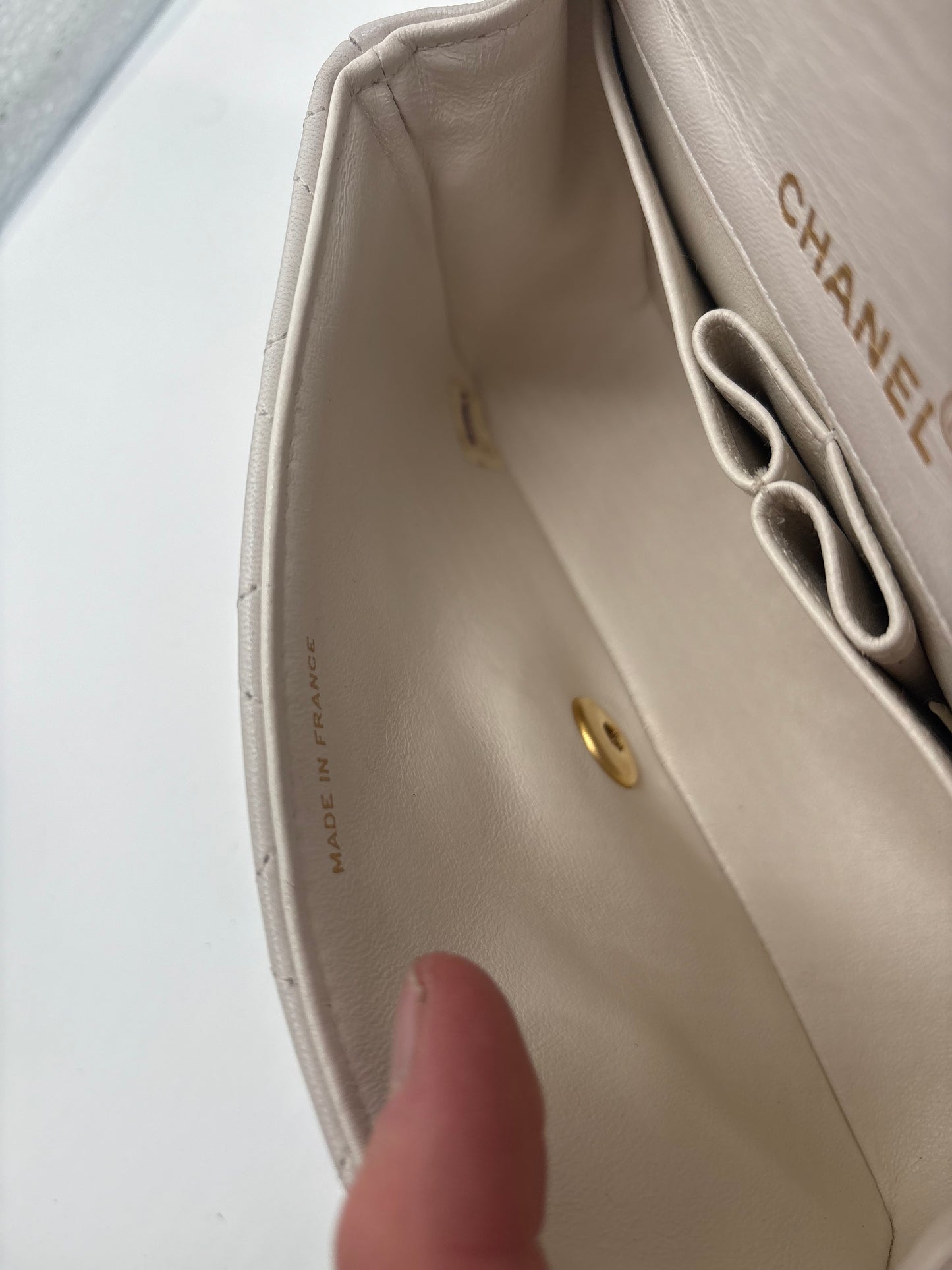 Chanel TImeless Classic Flap 24K weiß Luxus Designerhandtasche