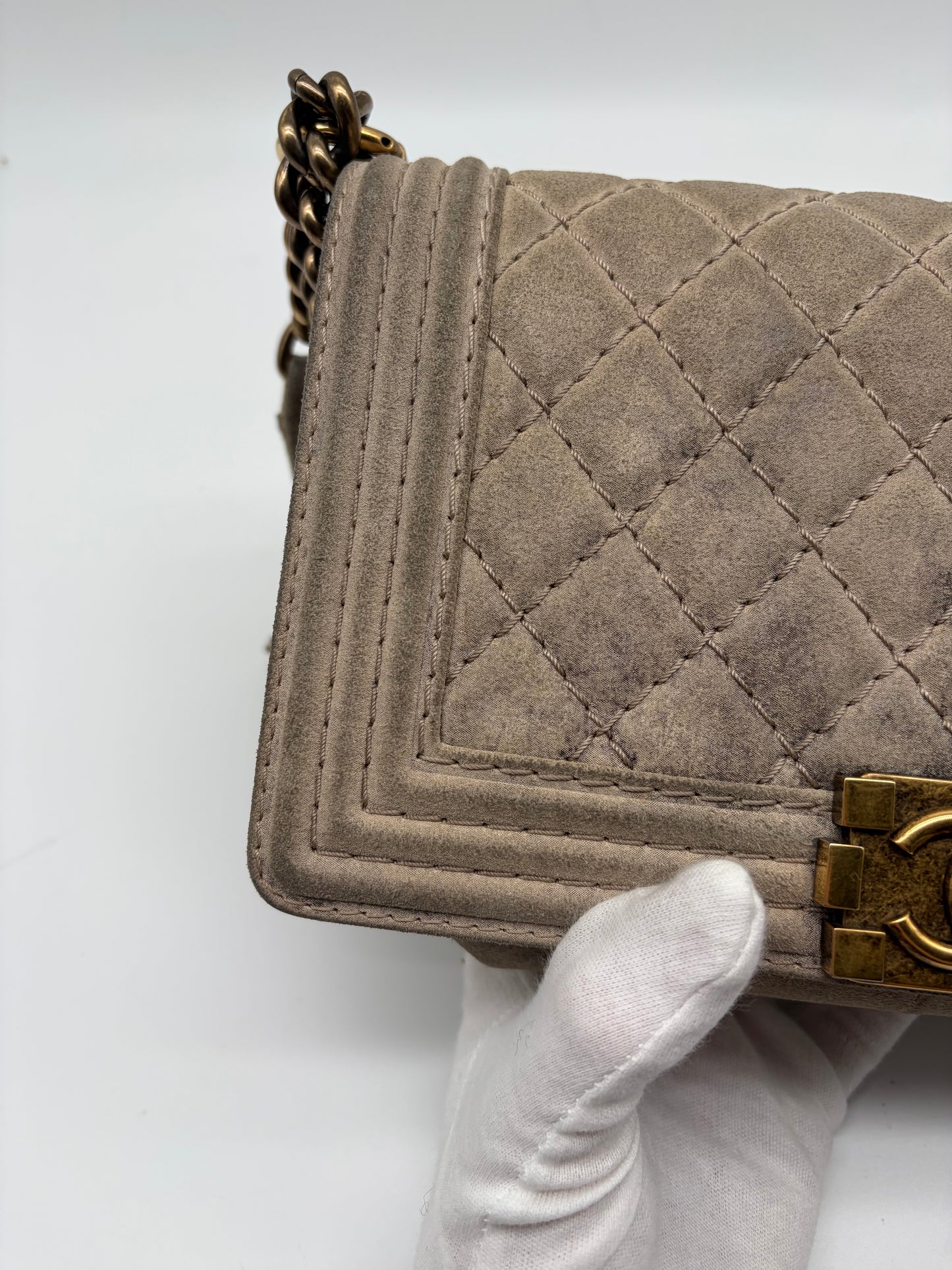 Chanel Boy Bag Old Medium Distressed Suede Handtasche