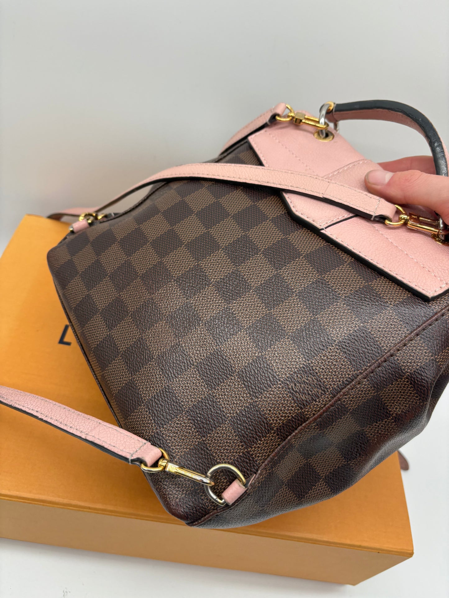 Louis Vuitton Damier Ebene Clapton Rucksack braun pink