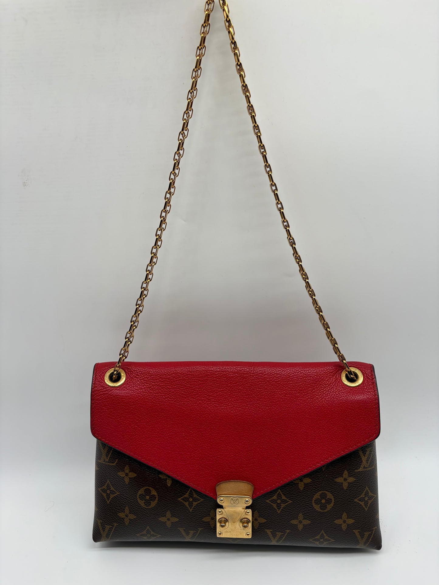 Louis Vuitton Pallas Chain Crossbody/ Schultertasche