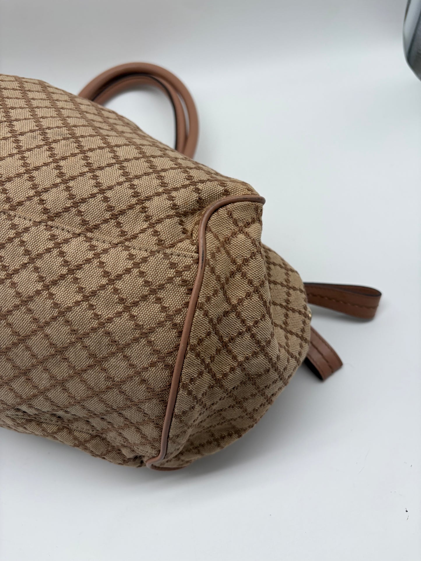 Gucci Diamante Canvas Handtasche Pre-Loved