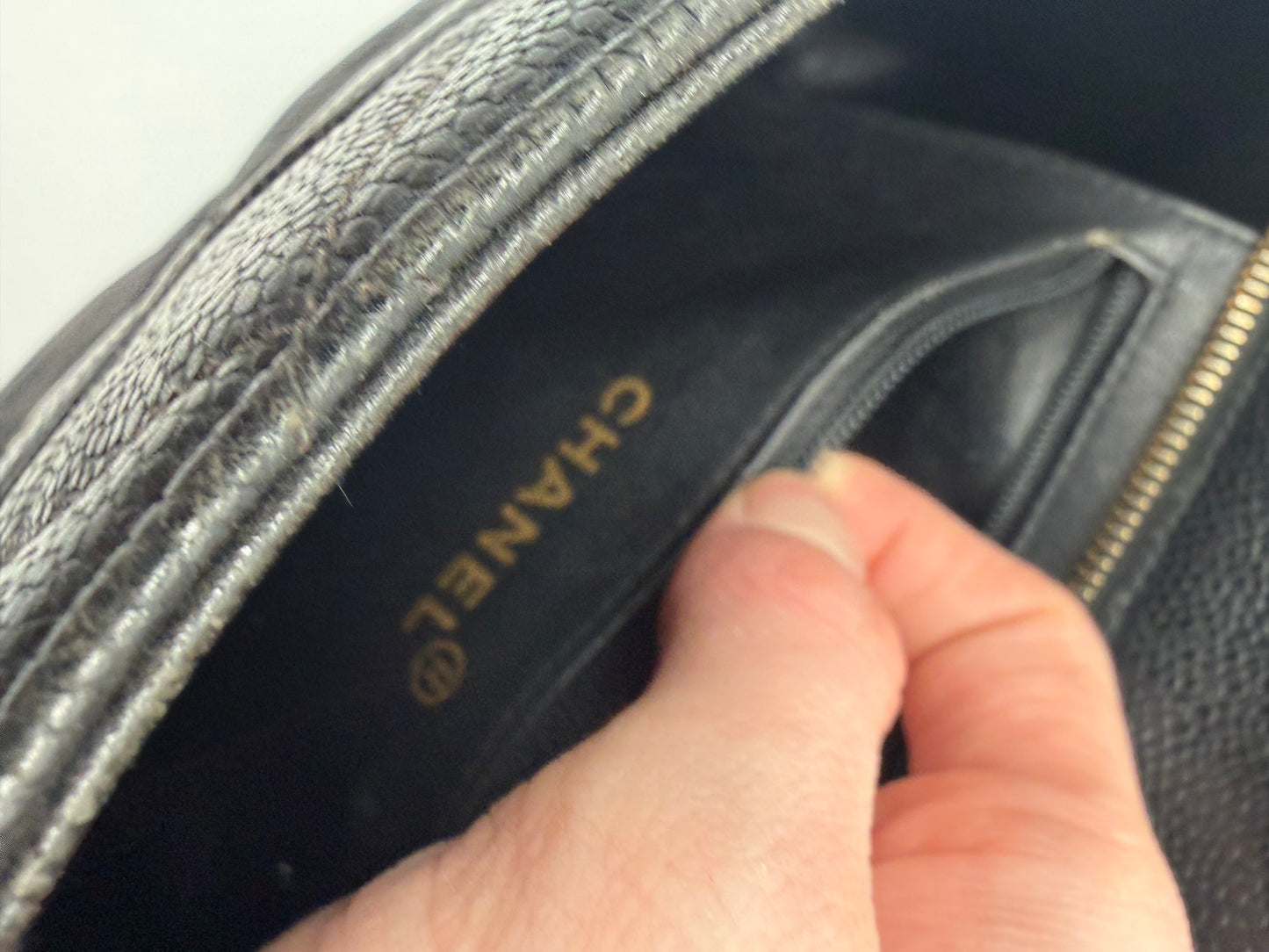 Chanel Gold Medallion Quitted Kaviar Schultertasche