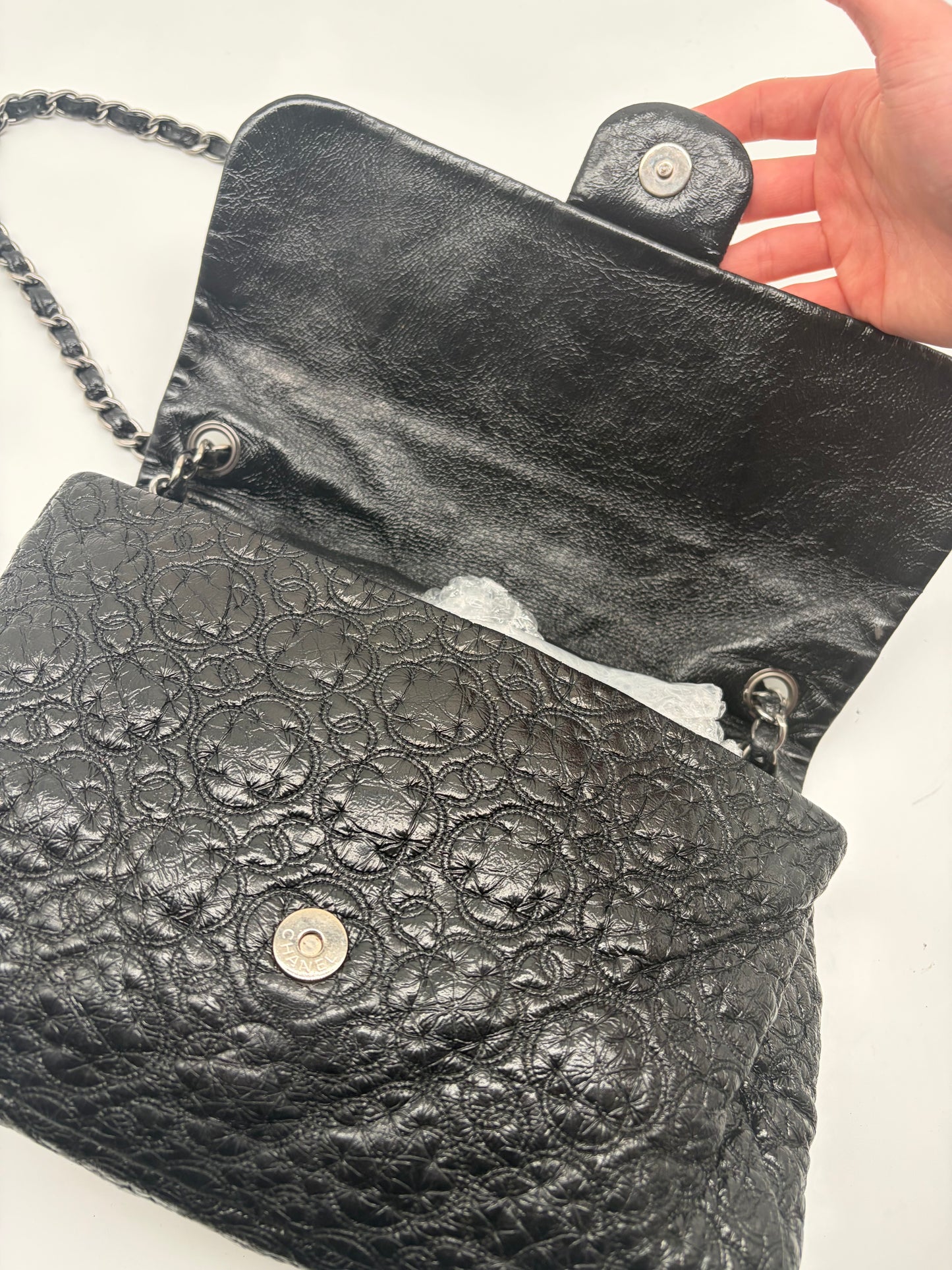 Chanel Camellia Coco Mark Flap Schultertasche Schwarz