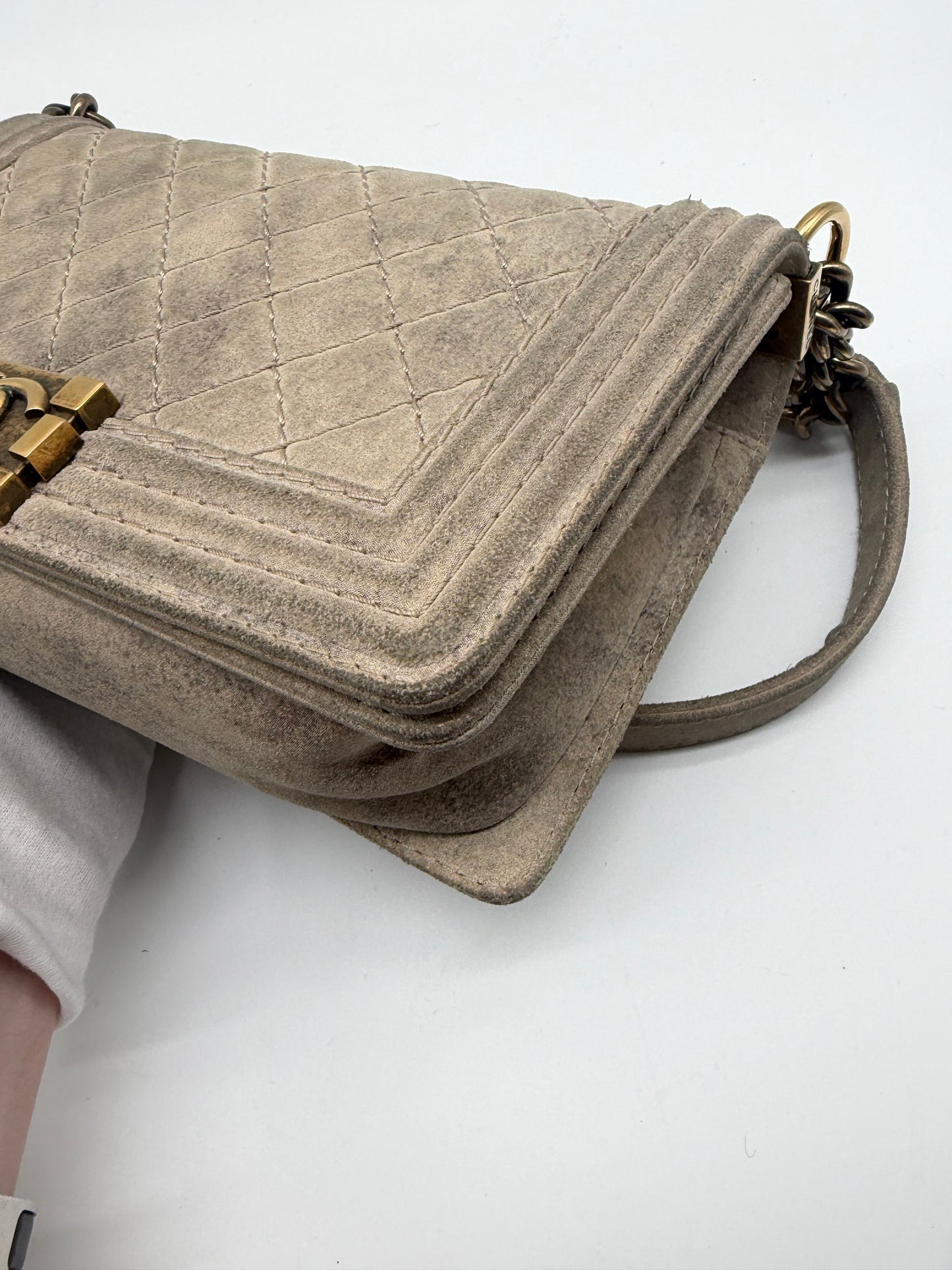 Chanel Boy Bag Old Medium Distressed Suede Handtasche