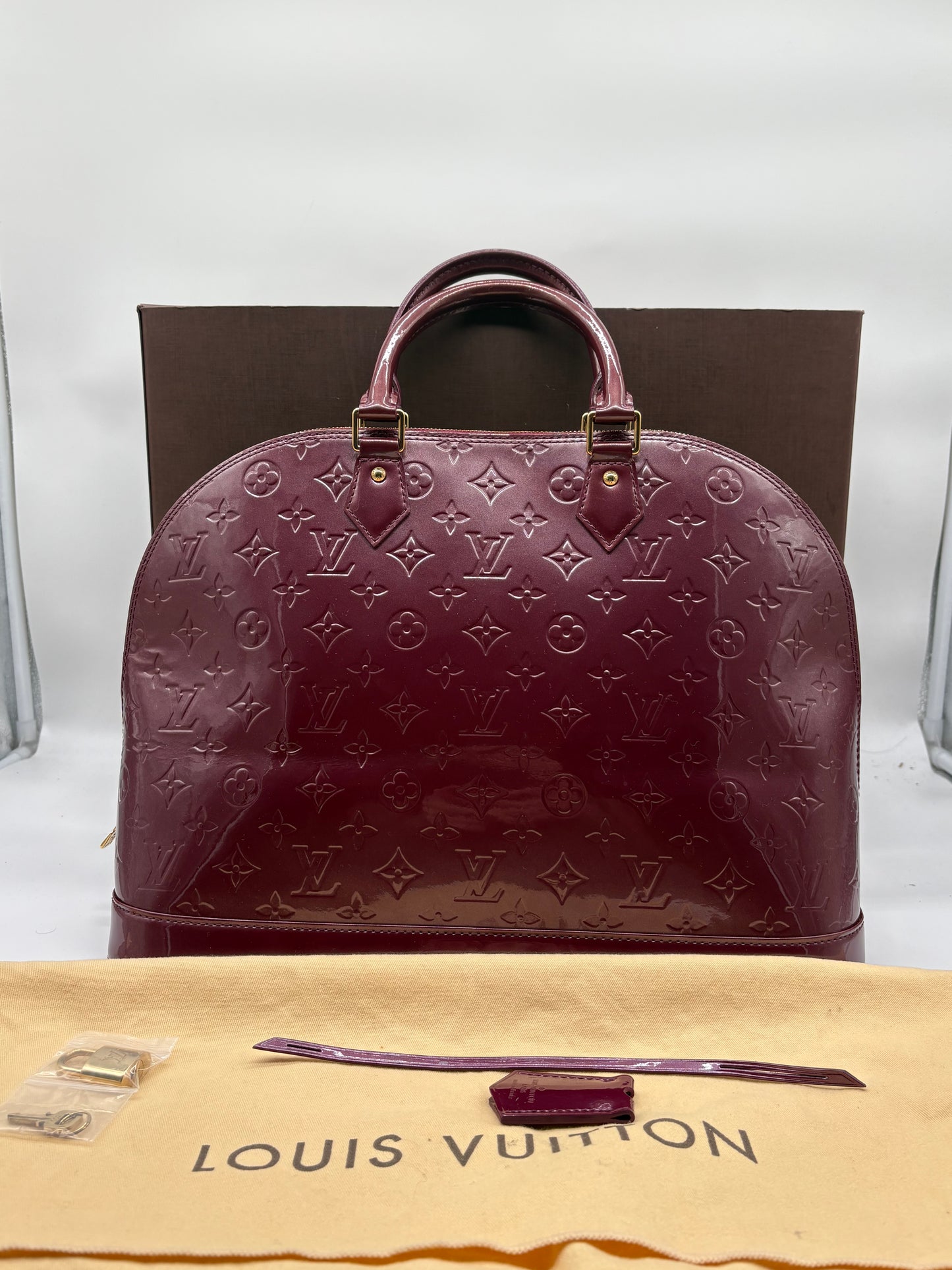 Louis Vuitton Alma MM Bordeaux Lackleder Vernis Handtasche