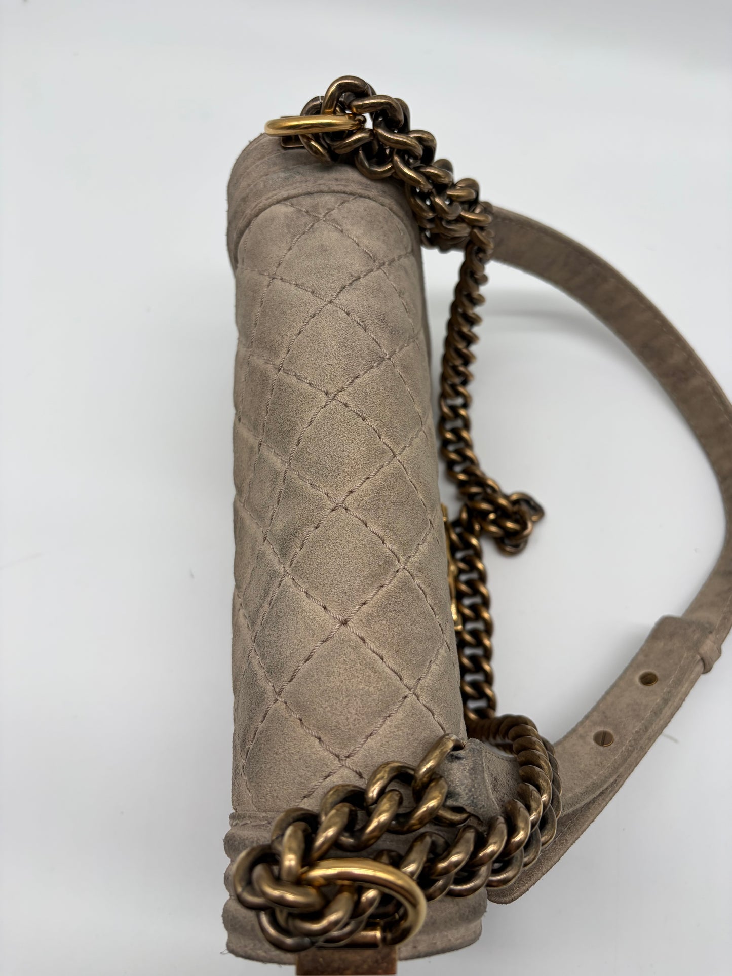 Chanel Boy Bag Old Medium Distressed Suede Handtasche
