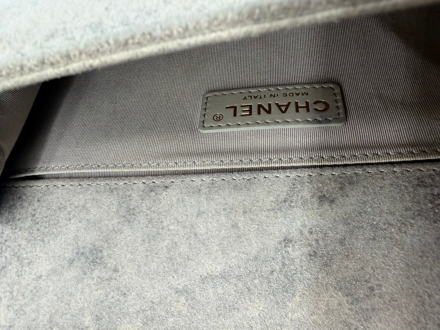 Chanel Boy Bag Old Medium Distressed Suede Handtasche