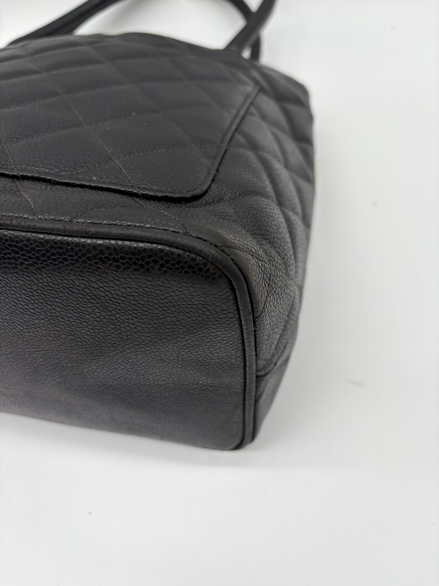 Chanel Gold Medallion Quitted Kaviar Schultertasche