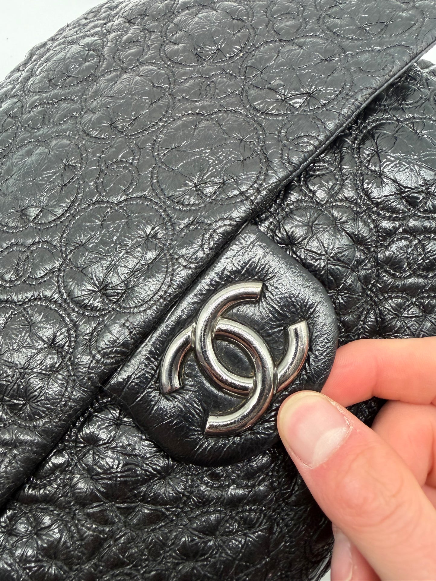 Chanel Camellia Coco Mark Flap Schultertasche Schwarz