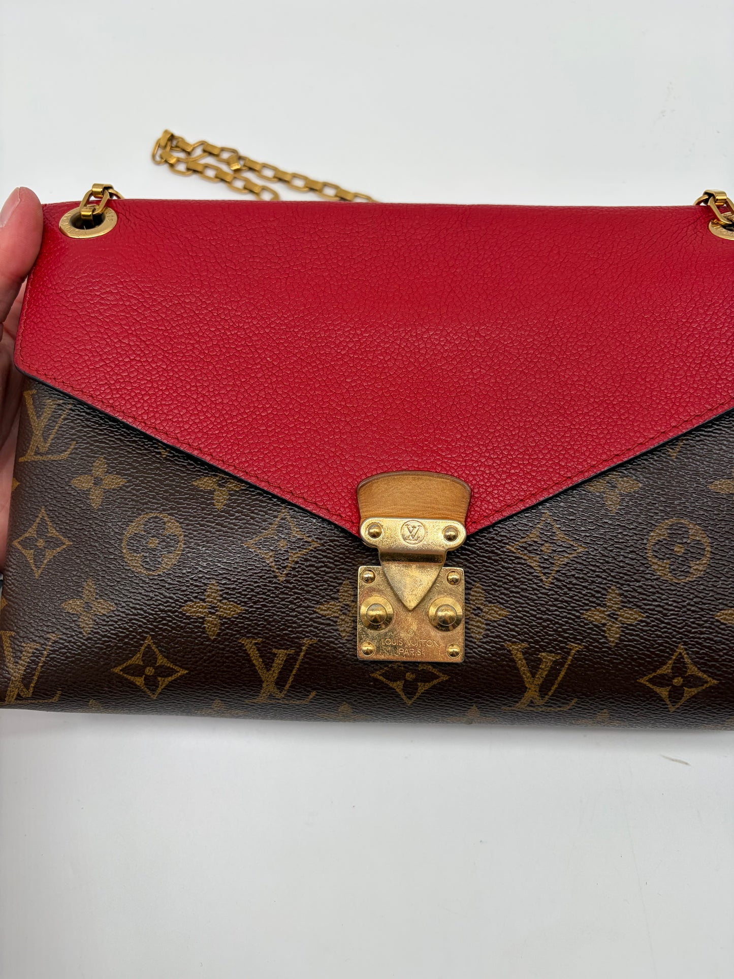 Louis Vuitton Pallas Chain Crossbody/ Schultertasche