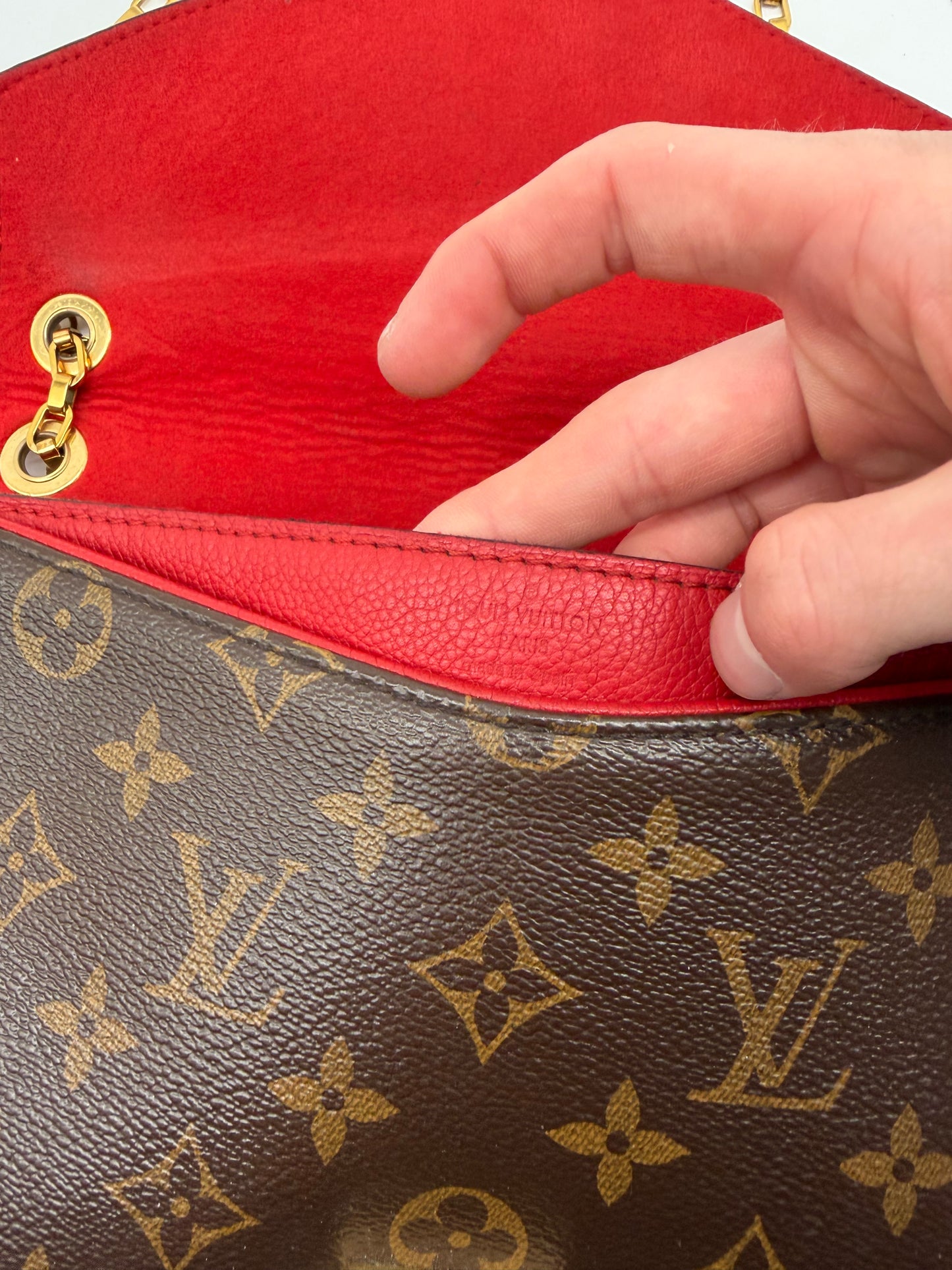 Louis Vuitton Pallas Chain Crossbody/ Schultertasche