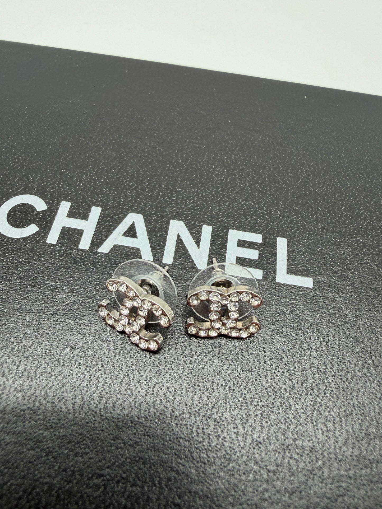 Chanel CC Diamant-Ohrringe
