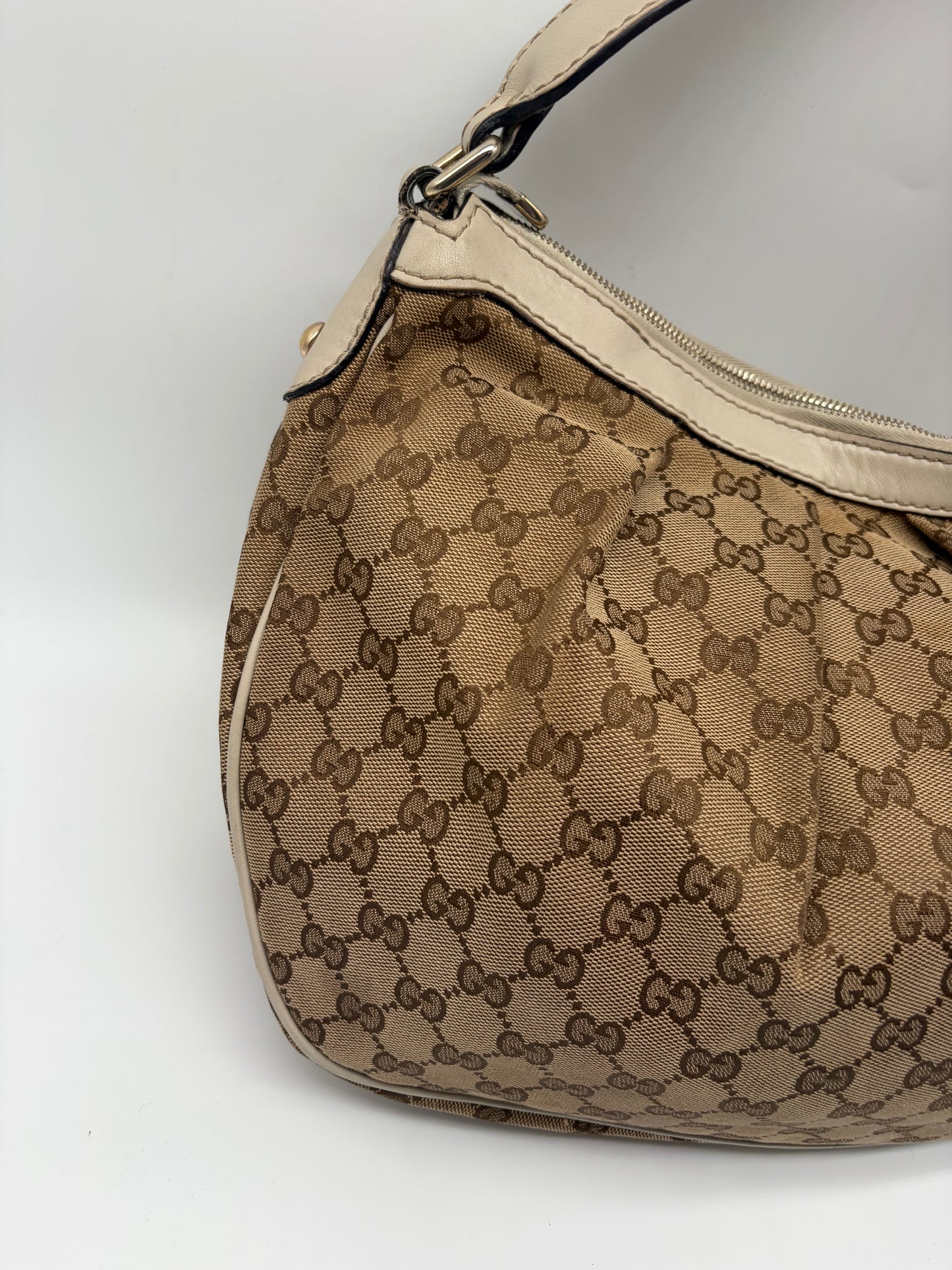 Gucci Sukey Schultertasche  beige Weiß Monogram