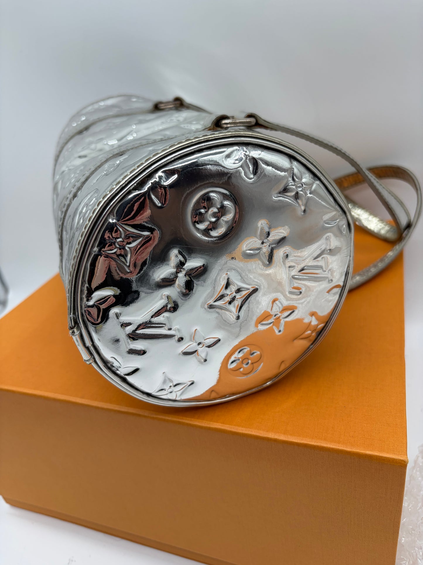 Louis Vuitton Miroir Papillon Handtasche Silber