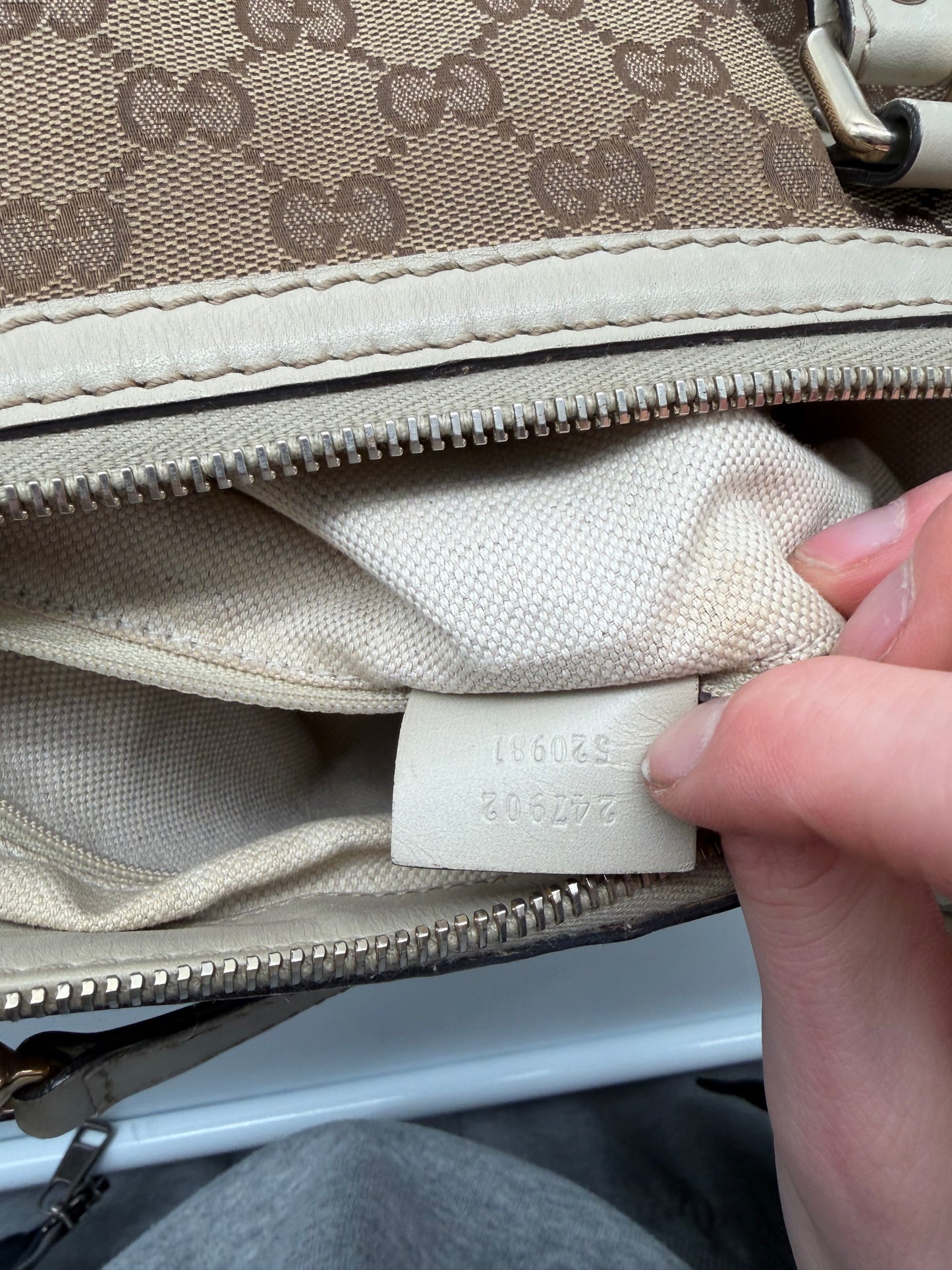 Gucci Sukey GG Canvas Handtasche mit Schultergurt