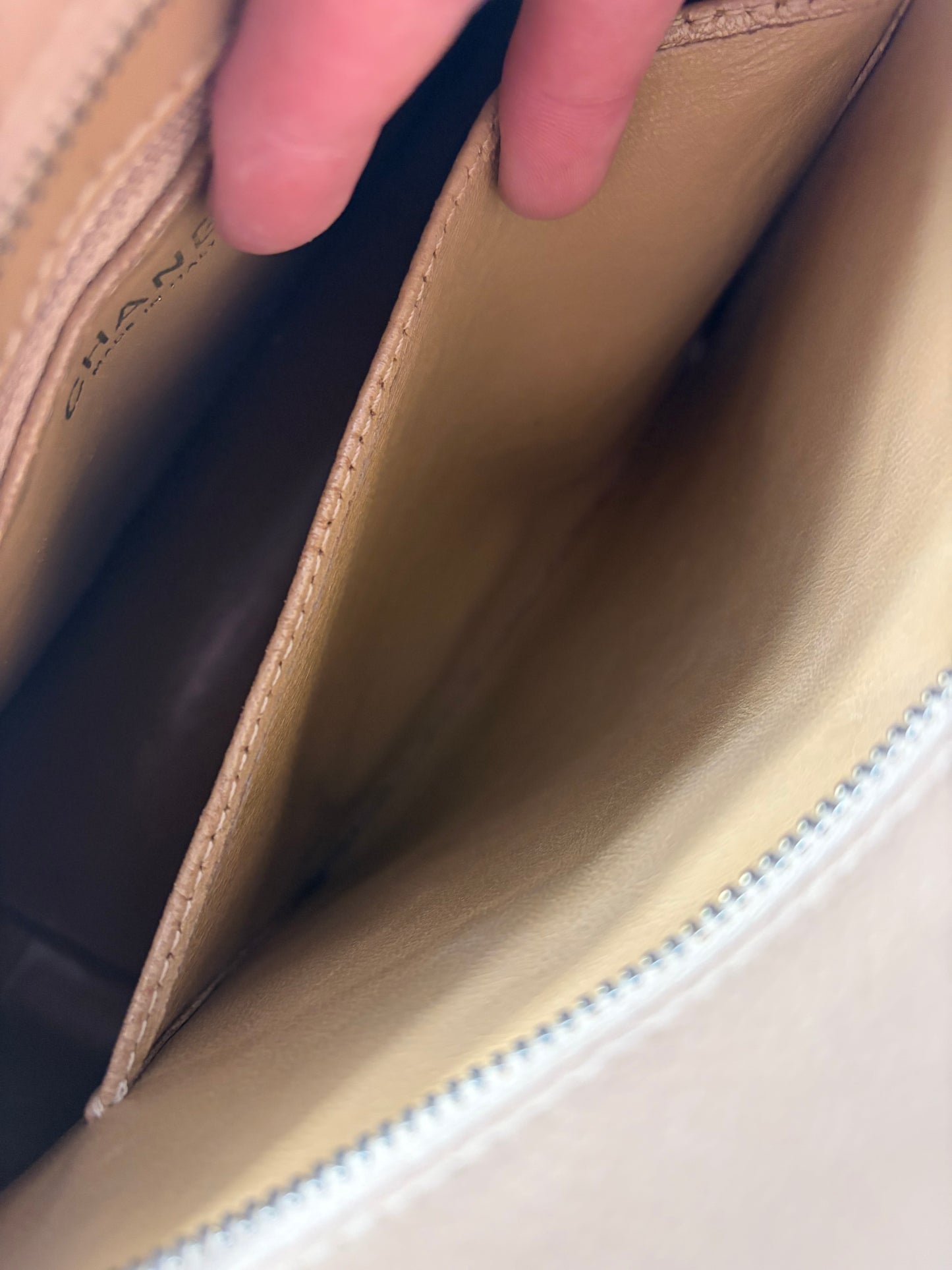 Chanel Beige Kaviar Medaillon Tasche