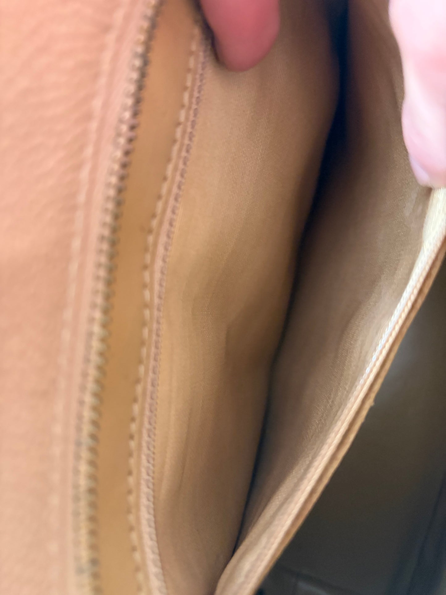 Chanel Beige Kaviar Medaillon Tasche