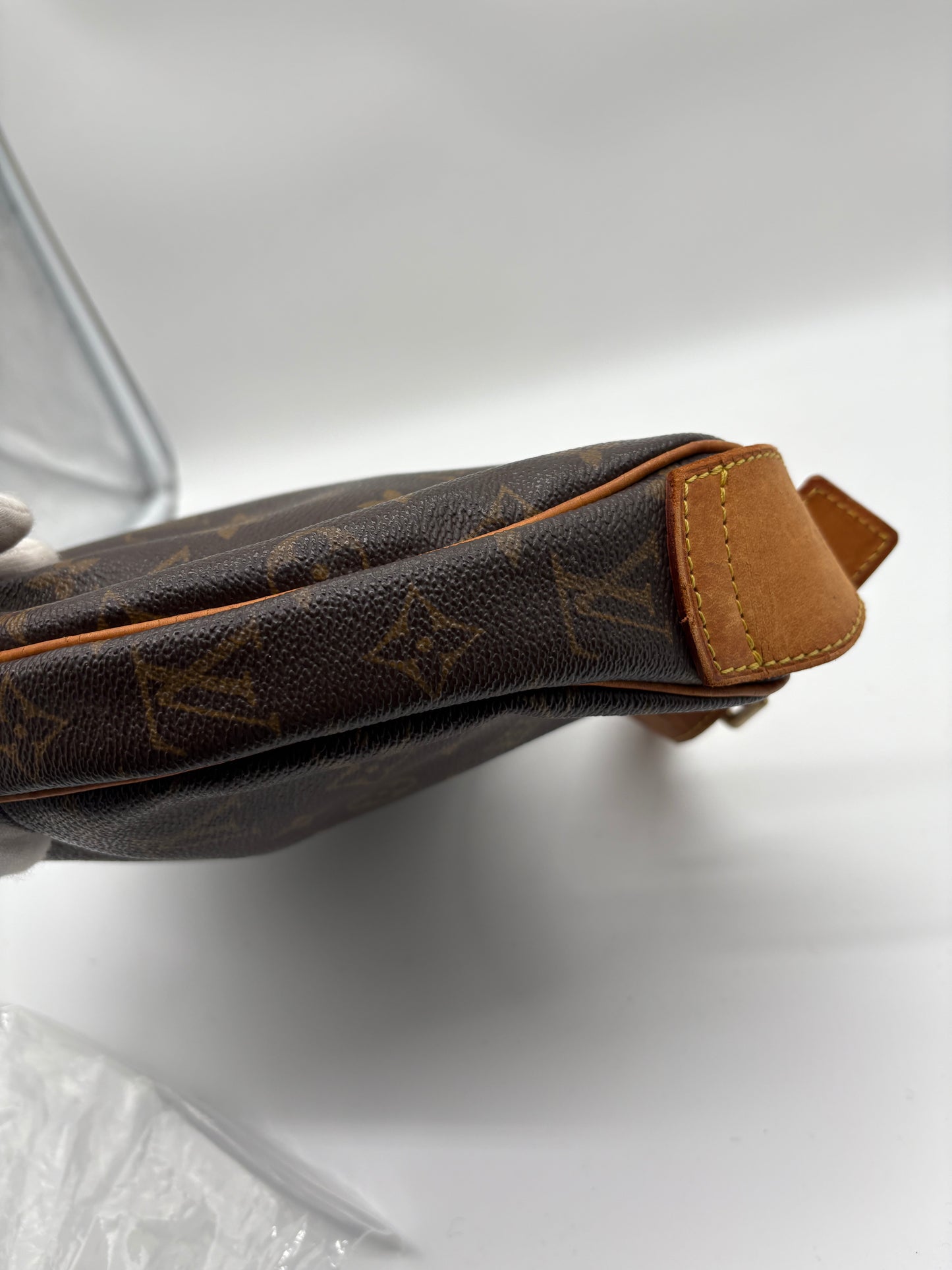 Louis Vuitton Croissant MM Schultertasche in Braun ( Vintage Designer Tasche)