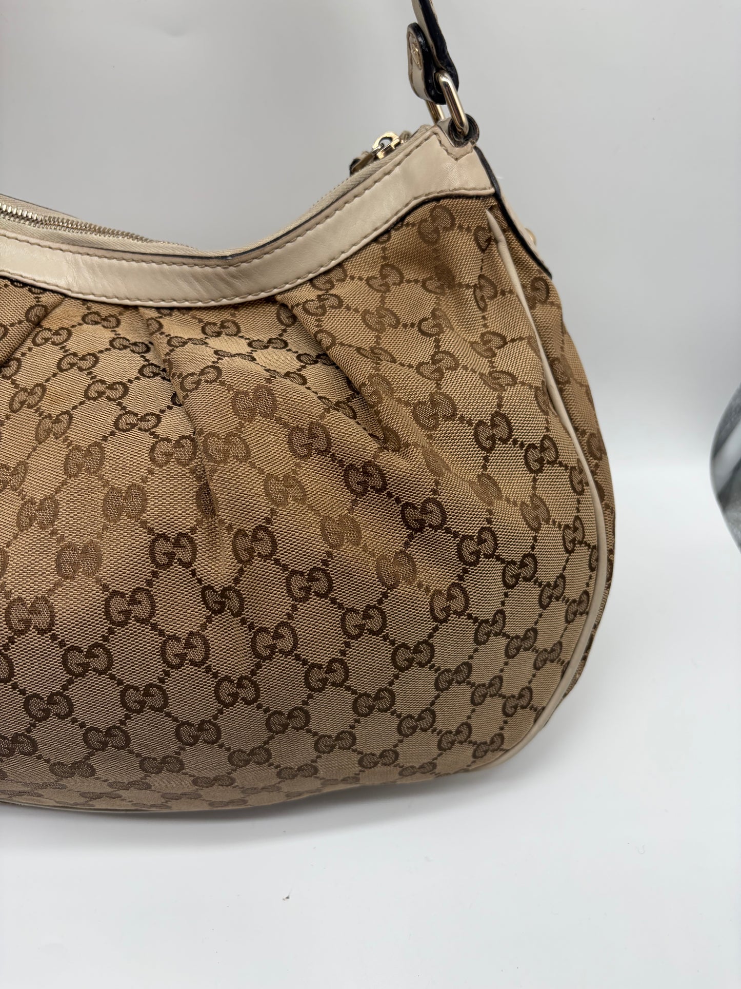 Gucci Sukey Schultertasche  beige Weiß Monogram