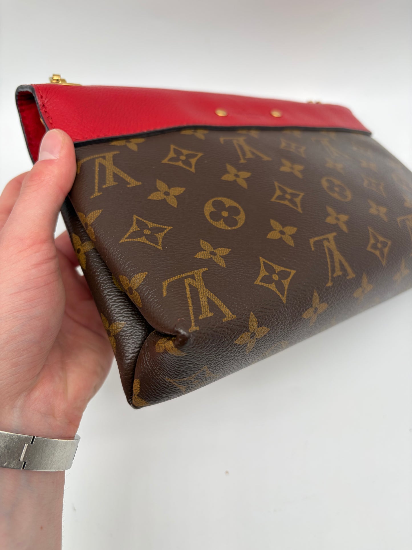 Louis Vuitton Pallas Chain Crossbody/ Schultertasche