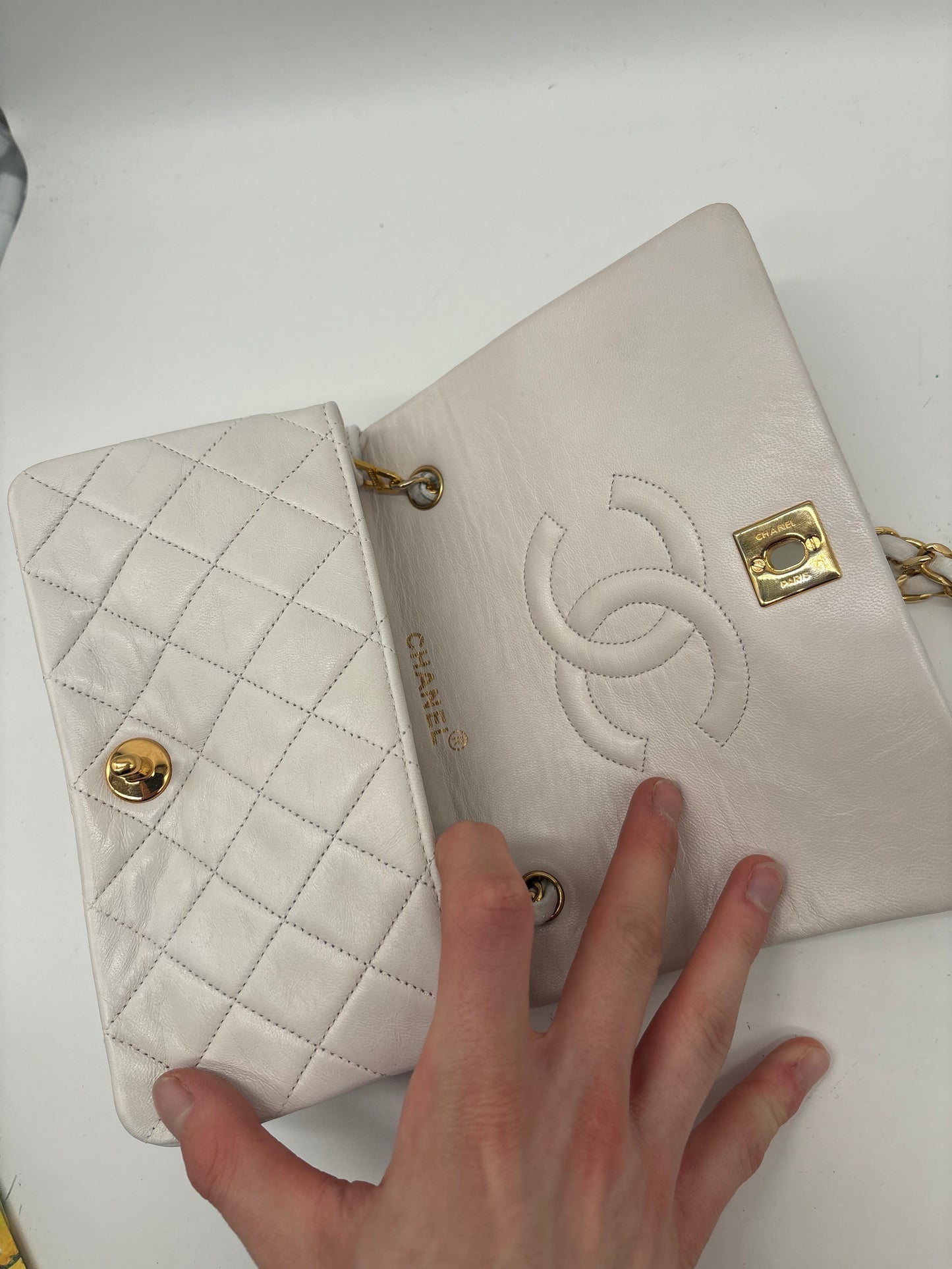 Chanel TImeless Classic Flap 24K weiß Luxus Designerhandtasche