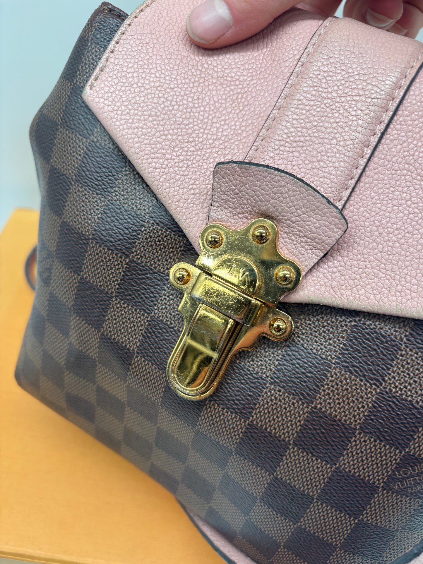 Louis Vuitton Damier Ebene Clapton Rucksack braun pink