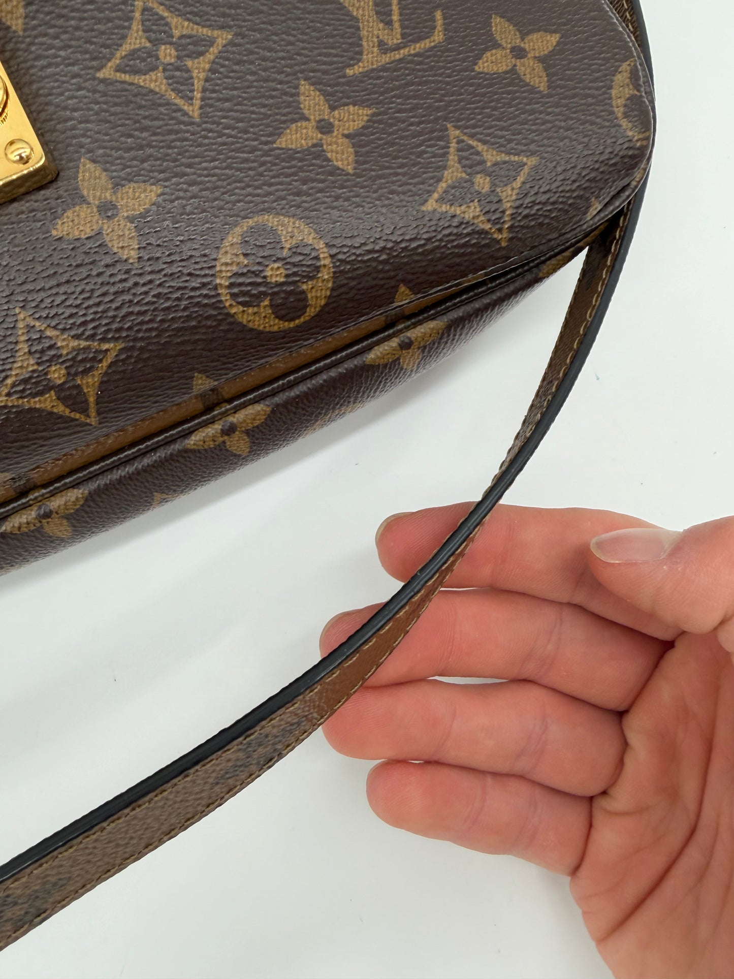 Louis Vuitton Pochette Métis Reverse Monogramm Handtasche