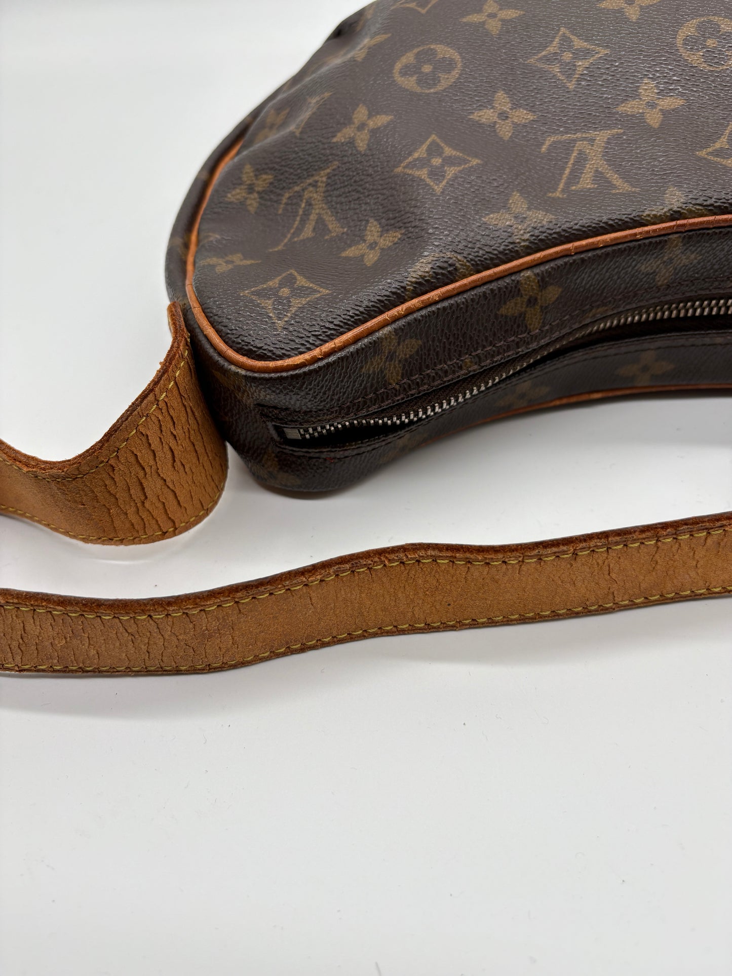 Louis Vuitton Croissant MM Schultertasche in Braun ( Vintage Designer Tasche)