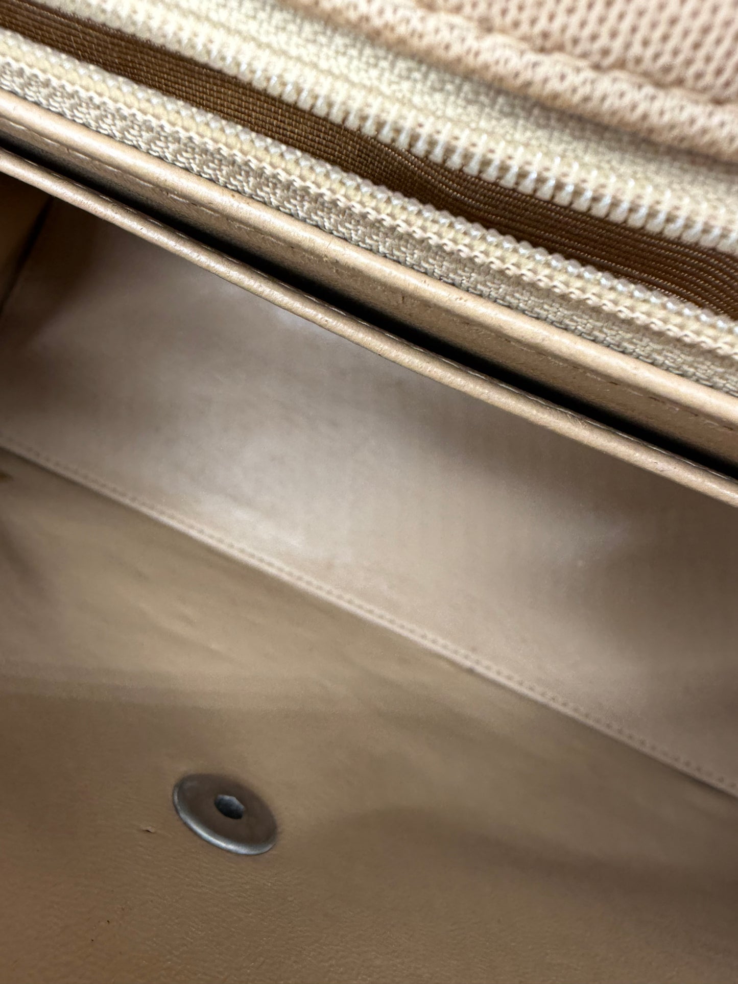 Chanel Matelassé Flap Baumwolle Schultertasche – Beige