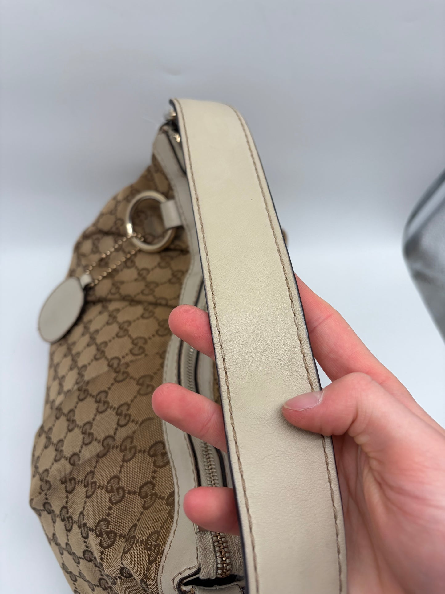 Gucci Sukey Schultertasche  beige Weiß Monogram