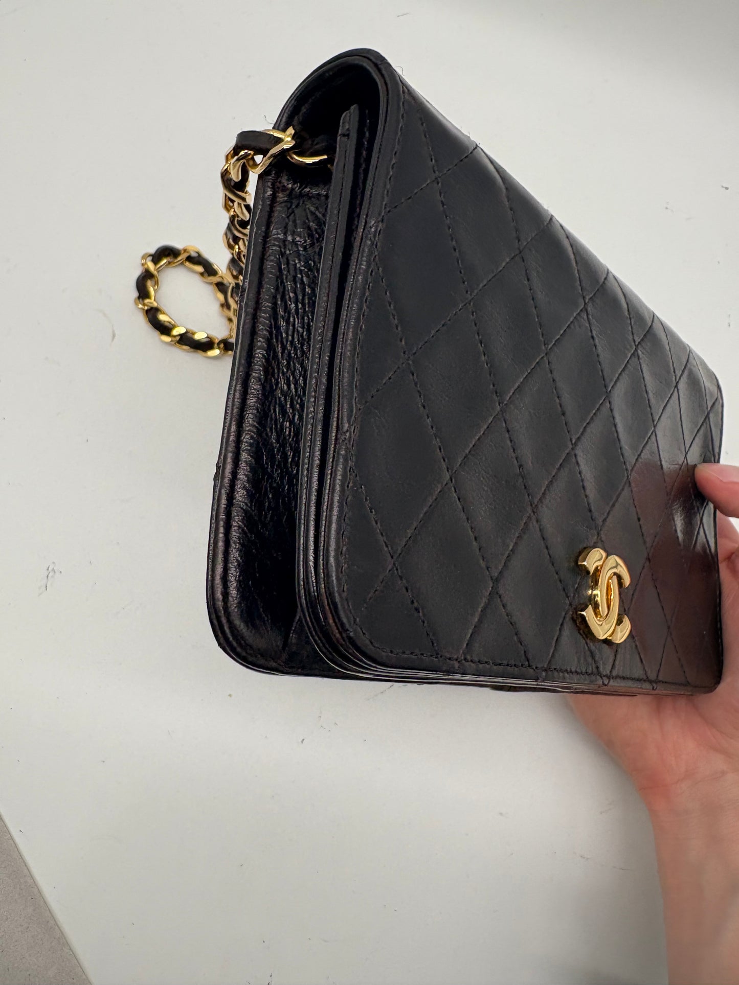 Chanel Mini Matelassé Umhängetasche schwarz