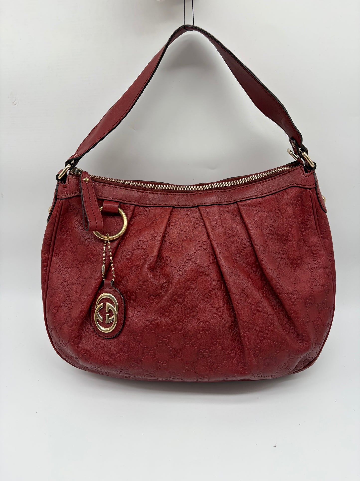 Gucci Medium Sukey Hobo mit rotem Guccissima Leder