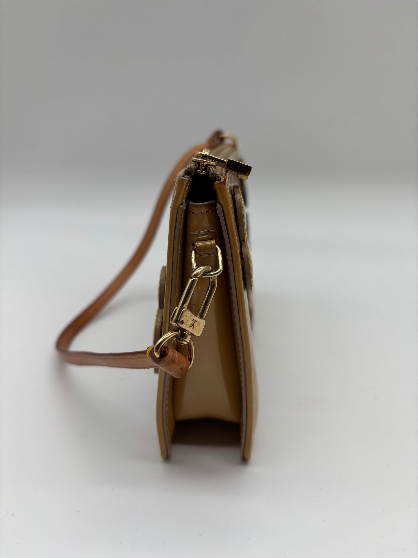 Louis Vuitton Vernis Lexington Fleurs Pochette Handtasche