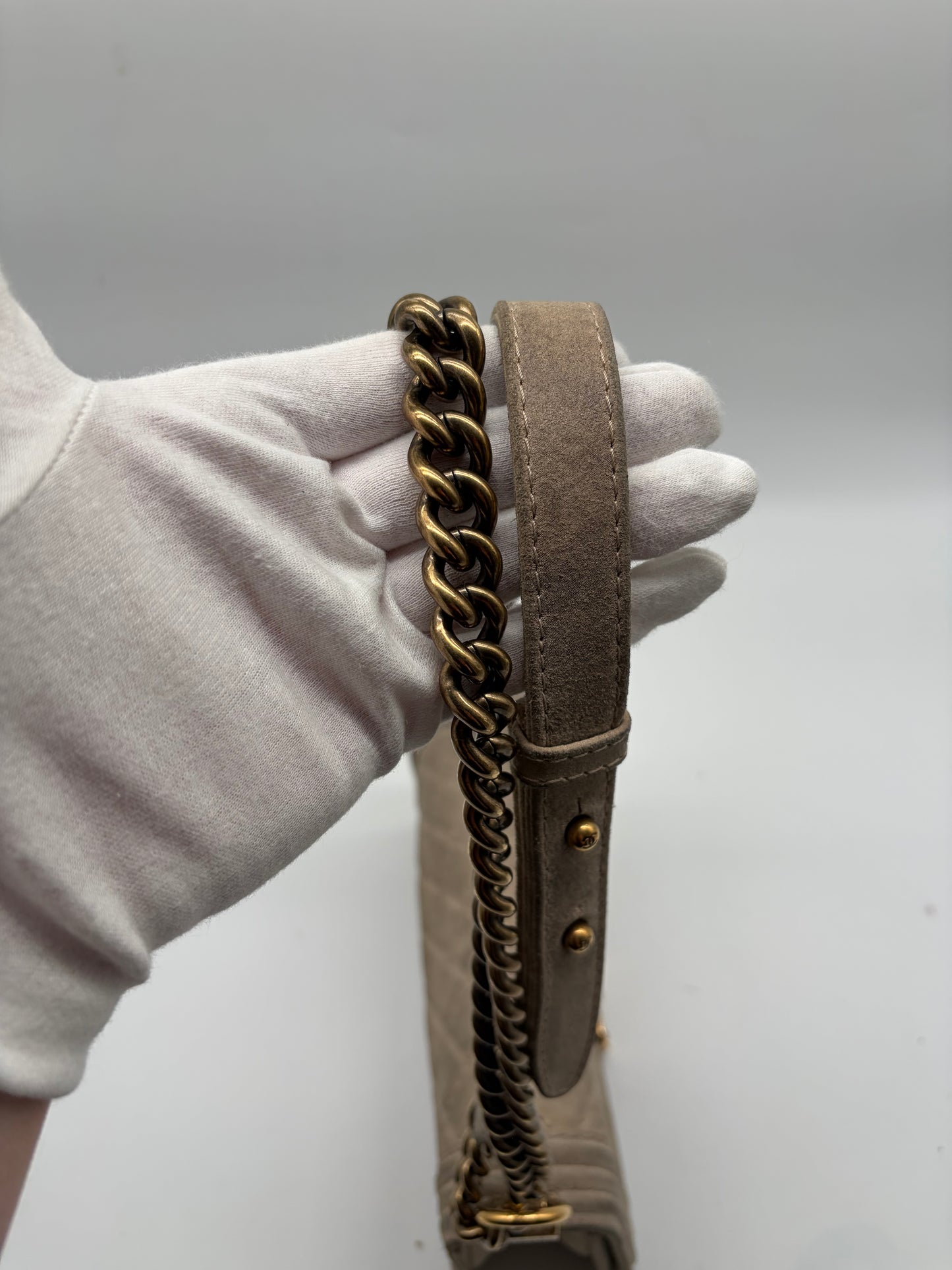 Chanel Boy Bag Old Medium Distressed Suede Handtasche