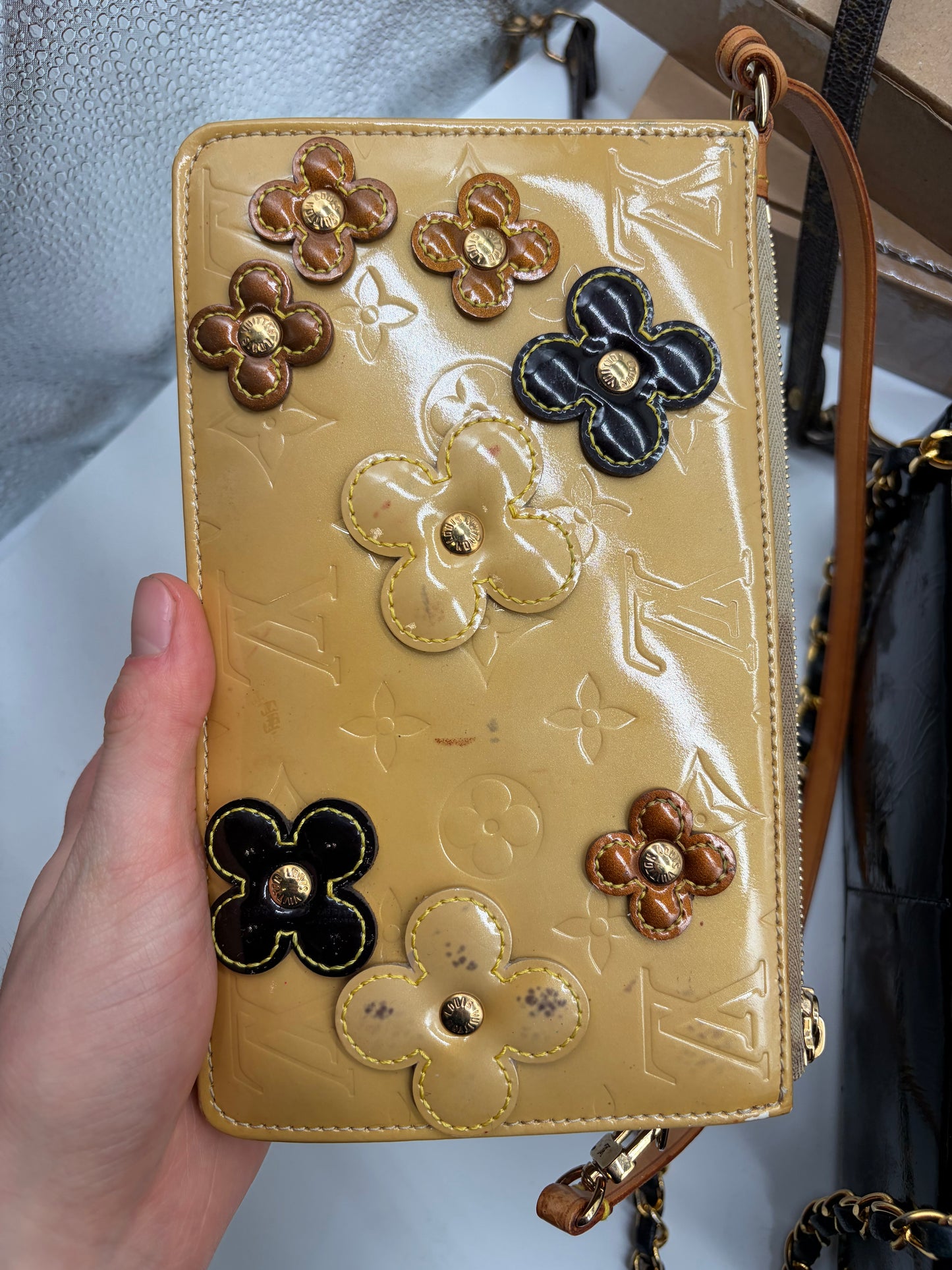 Louis Vuitton Vernis Lexington Fleurs Pochette Handtasche