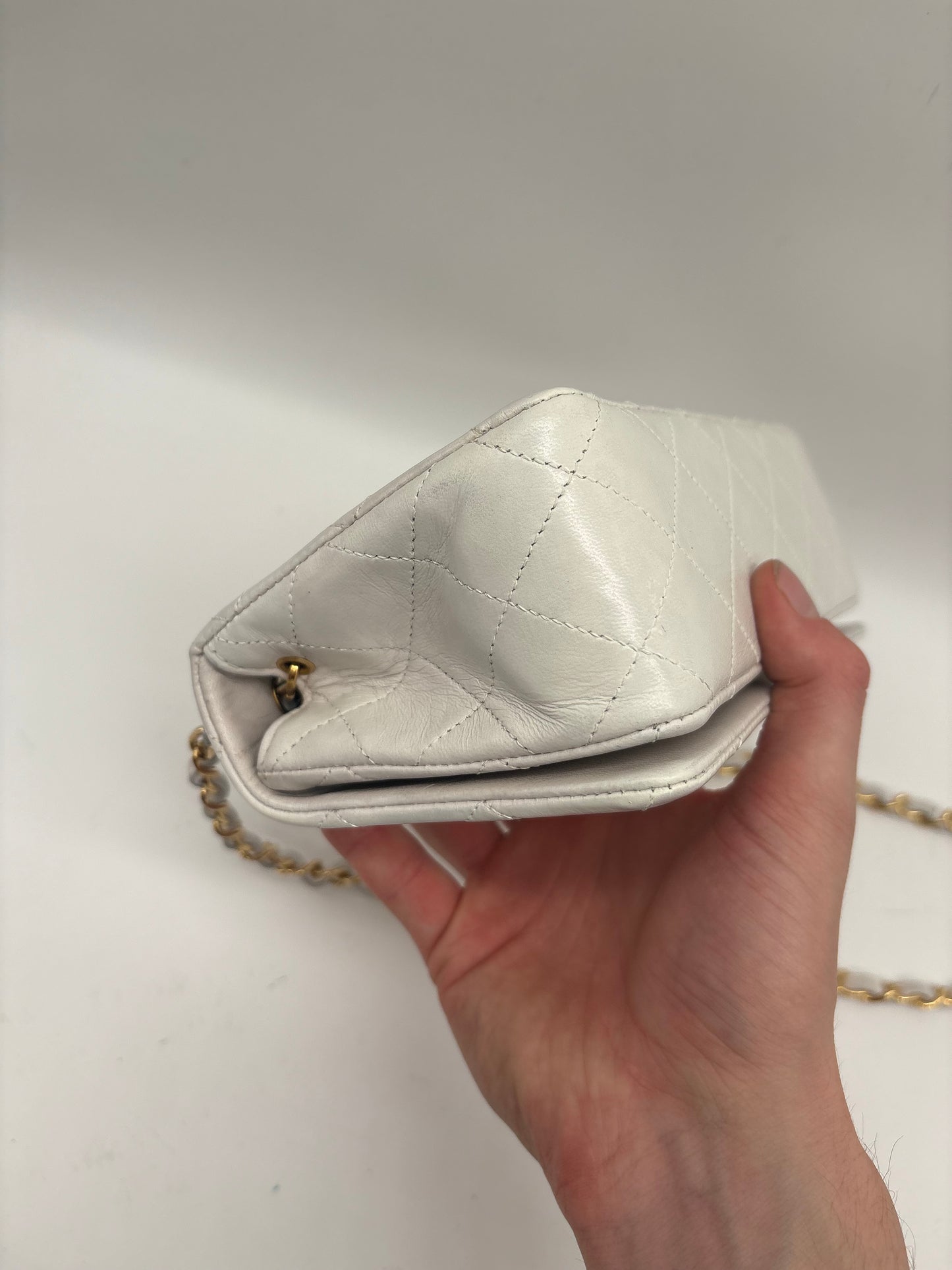 Chanel TImeless Classic Flap 24K weiß Luxus Designerhandtasche