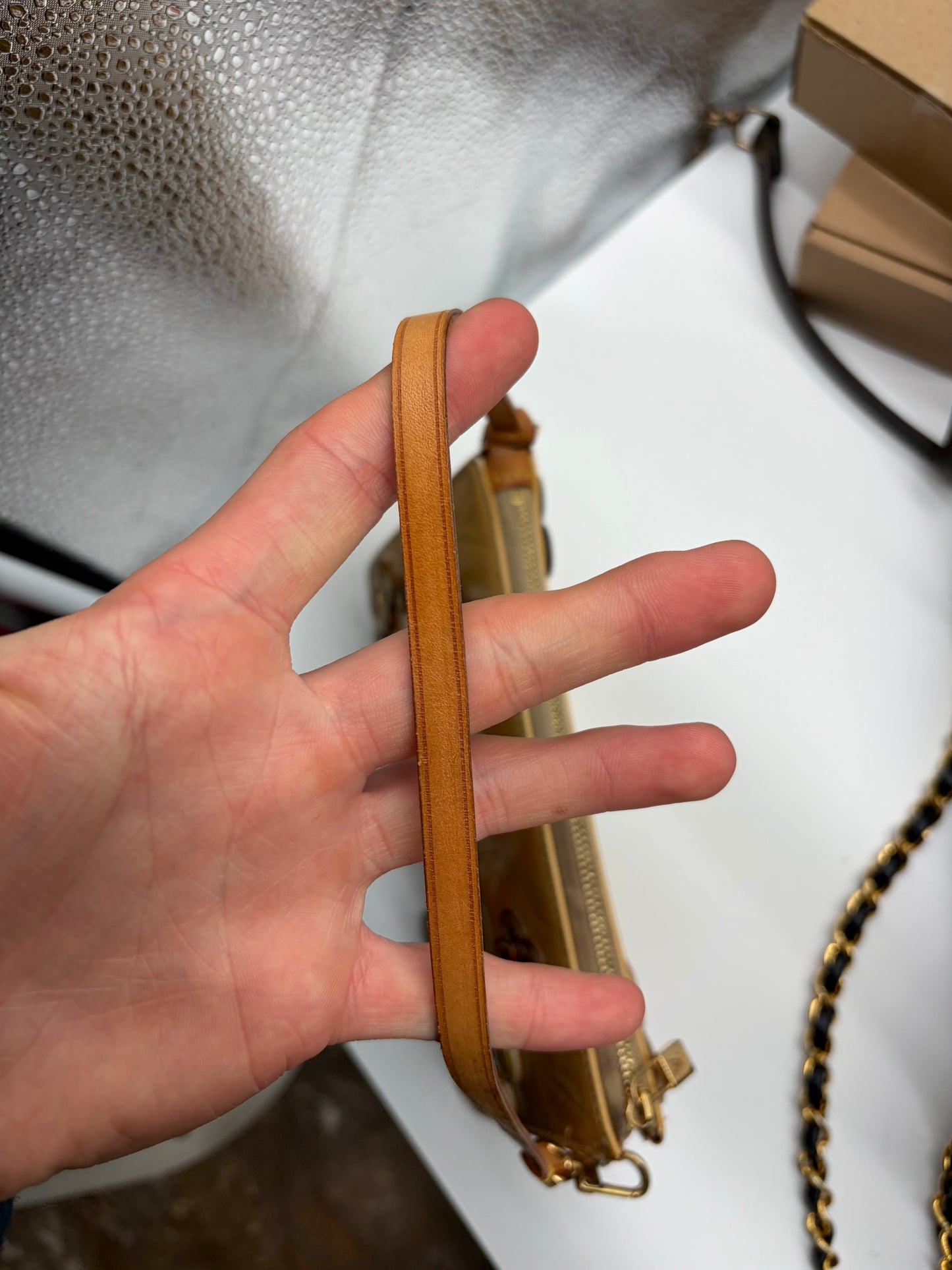 Louis Vuitton Vernis Lexington Fleurs Pochette Handtasche