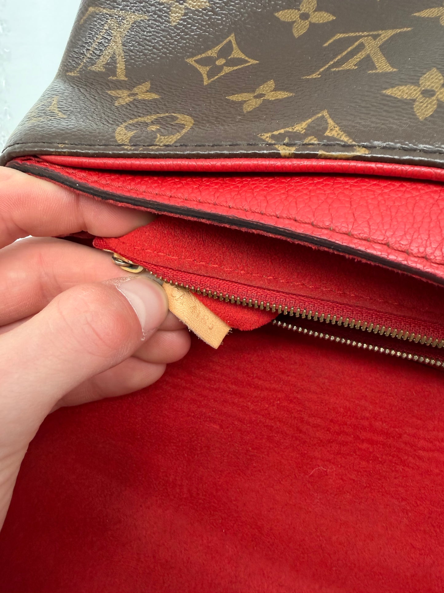 Louis Vuitton Pallas Chain Crossbody/ Schultertasche