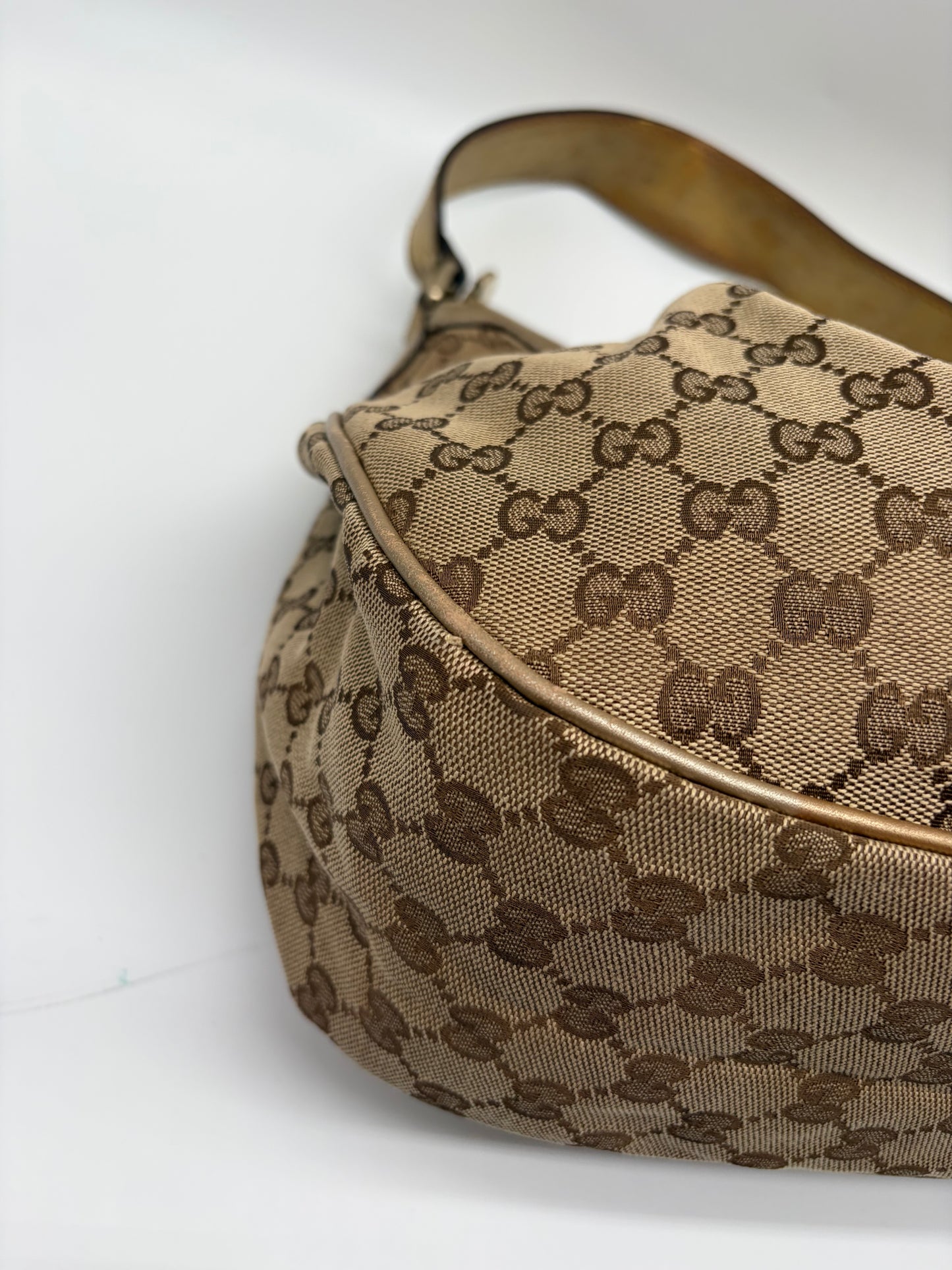 Gucci Sukey Medium Hobo Bag braunbeige goldene Handtasche