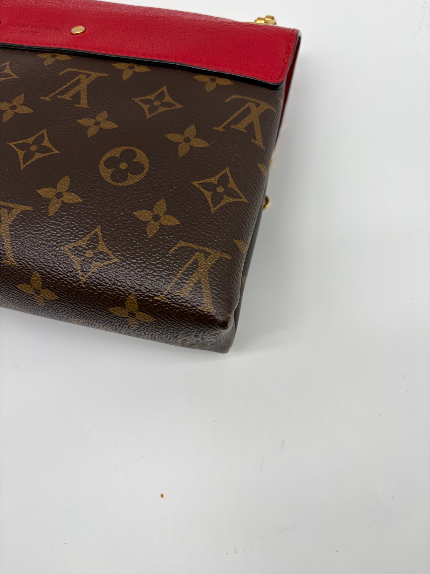 Louis Vuitton Pallas Chain Crossbody/ Schultertasche