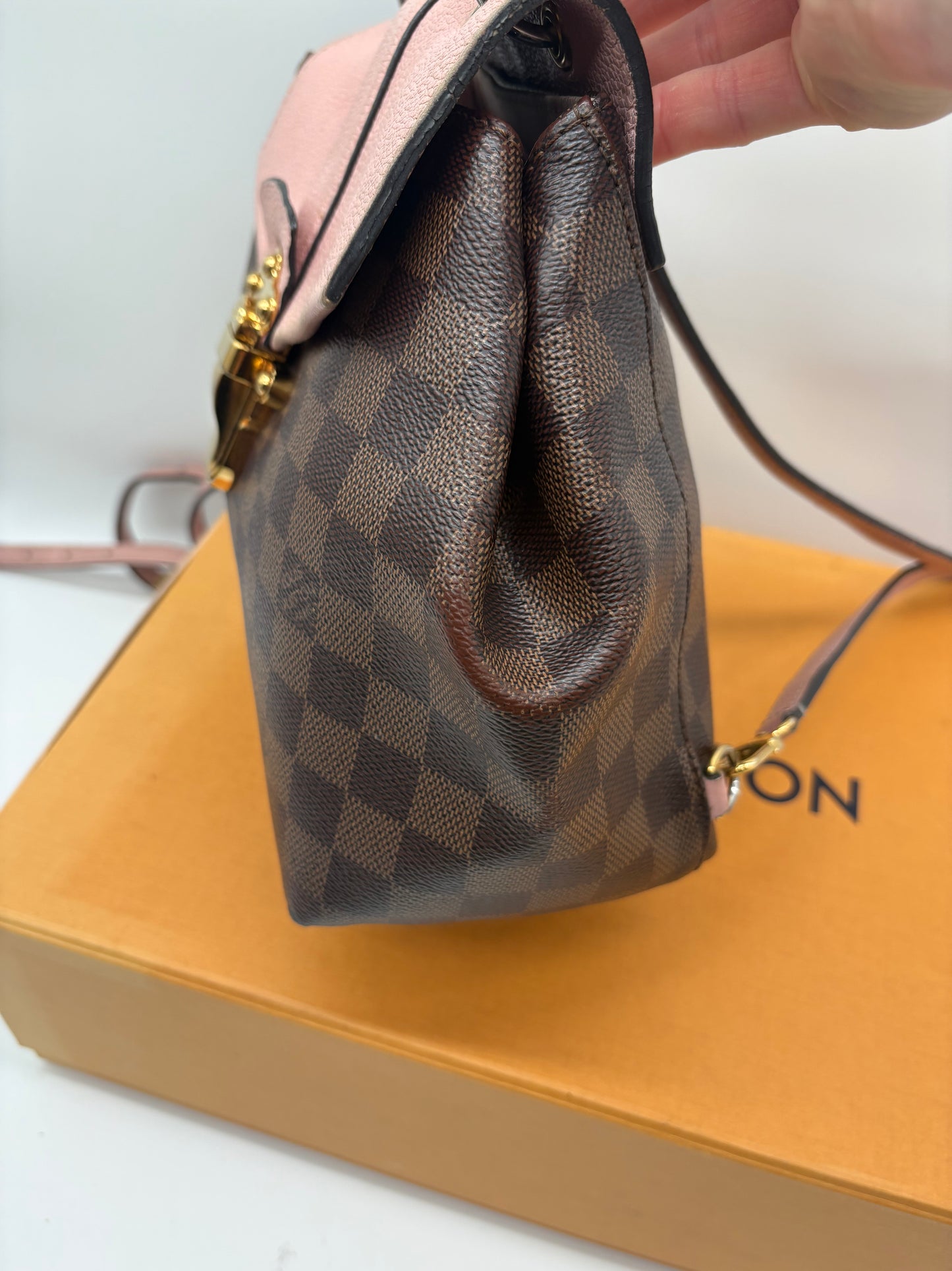 Louis Vuitton Damier Ebene Clapton Rucksack braun pink