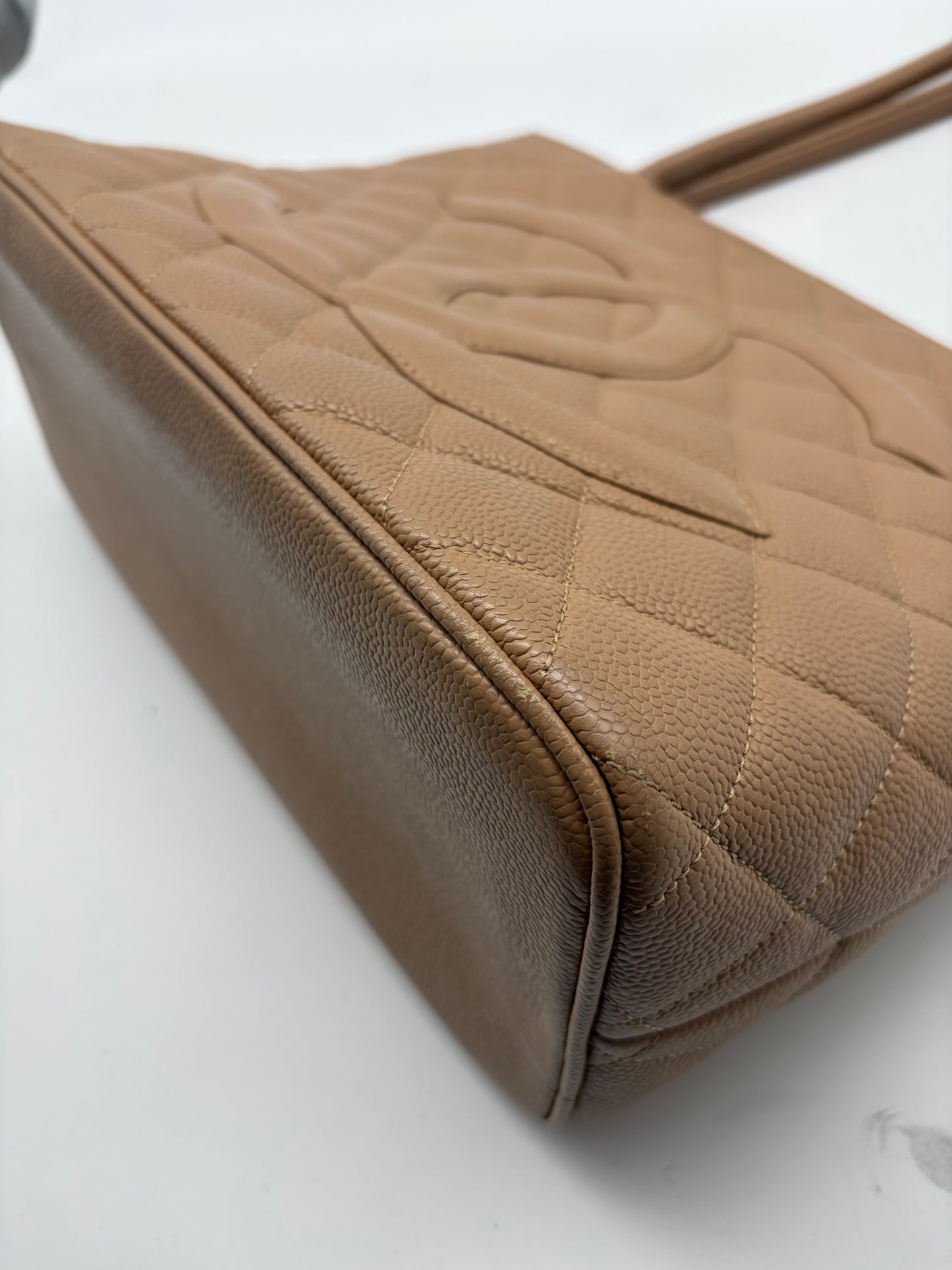 Chanel Beige Kaviar Medaillon Tasche