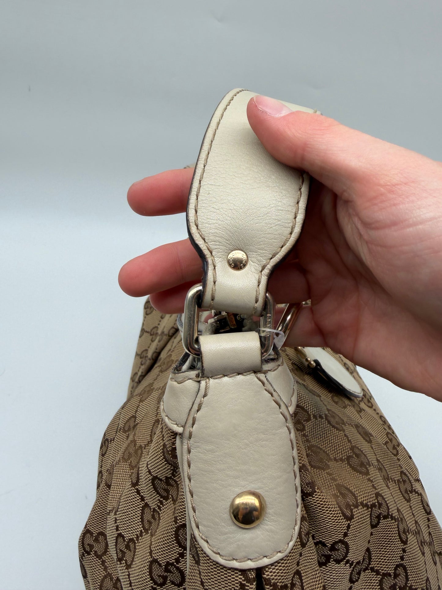 Gucci Sukey Schultertasche  beige Weiß Monogram